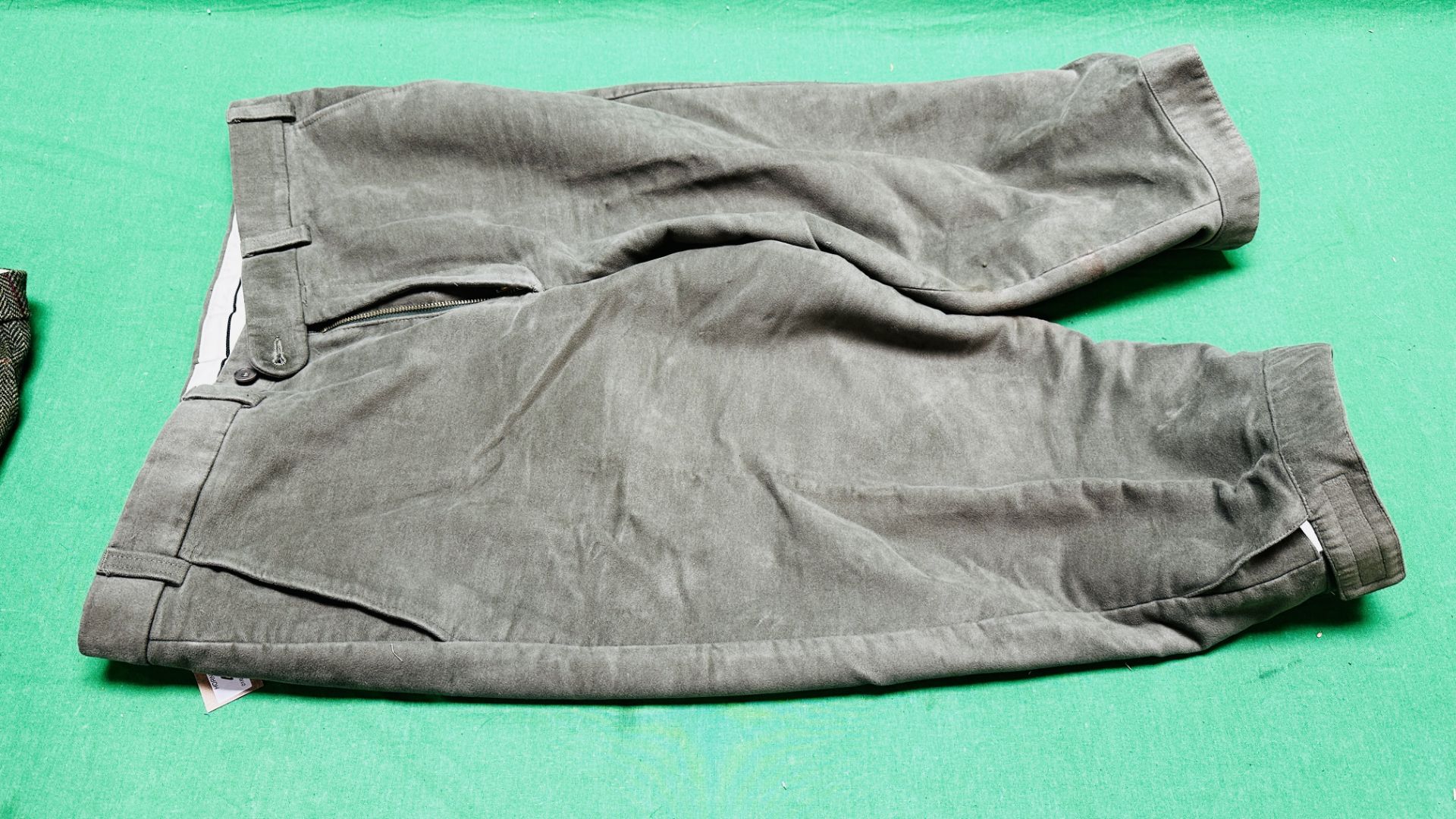 FOUR PAIRS OF SPORTING BREECHES TO INCLUDE 2 X HUCKLECOAT SIZE 40, - Image 2 of 5