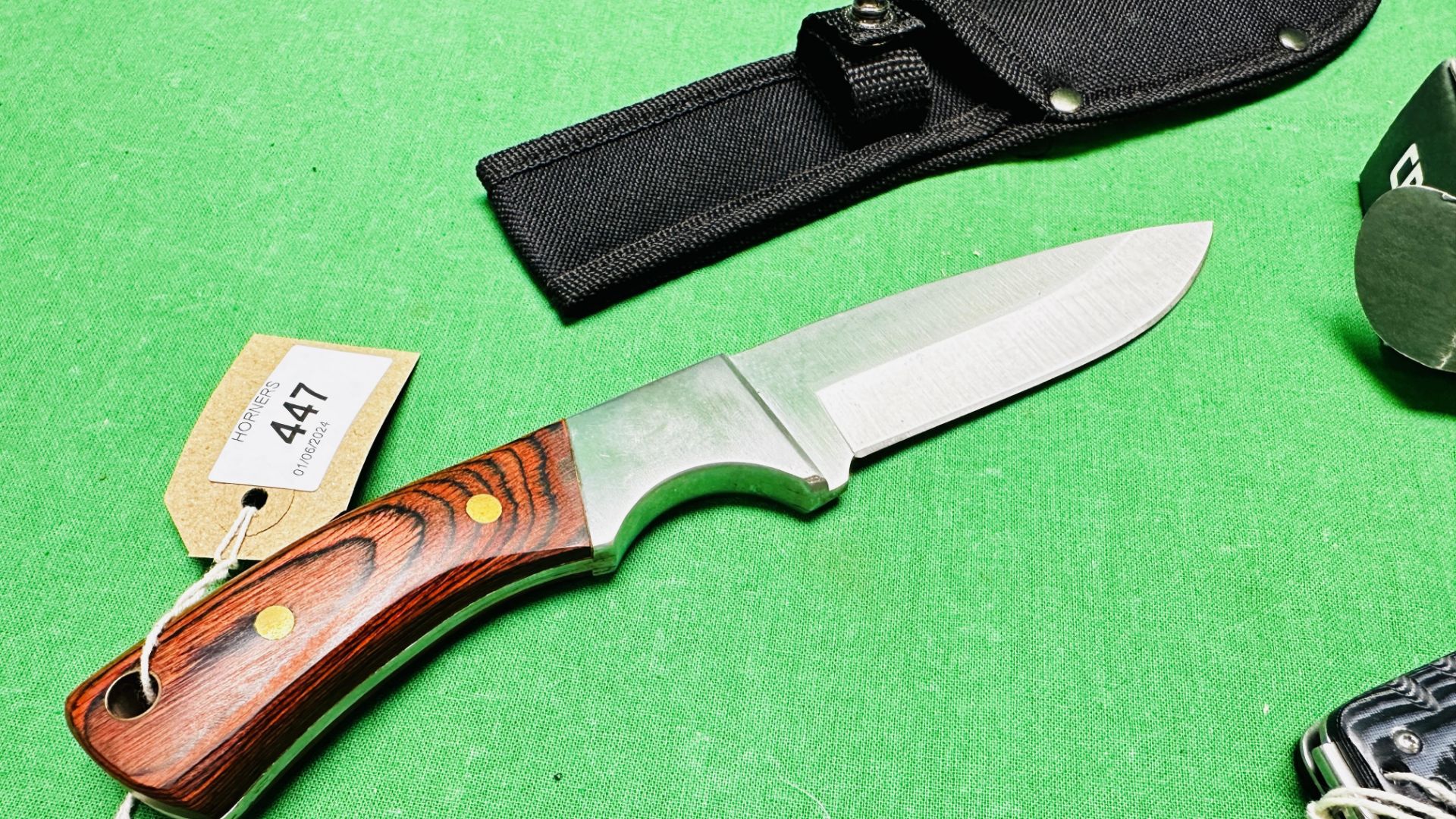 A HUNTING KNIFE IN CANVAS BELT SHEATH ALONG WITH WITH CRKT FOLDING LOCK KNIFE - NO POSTAGE OR - Image 5 of 9