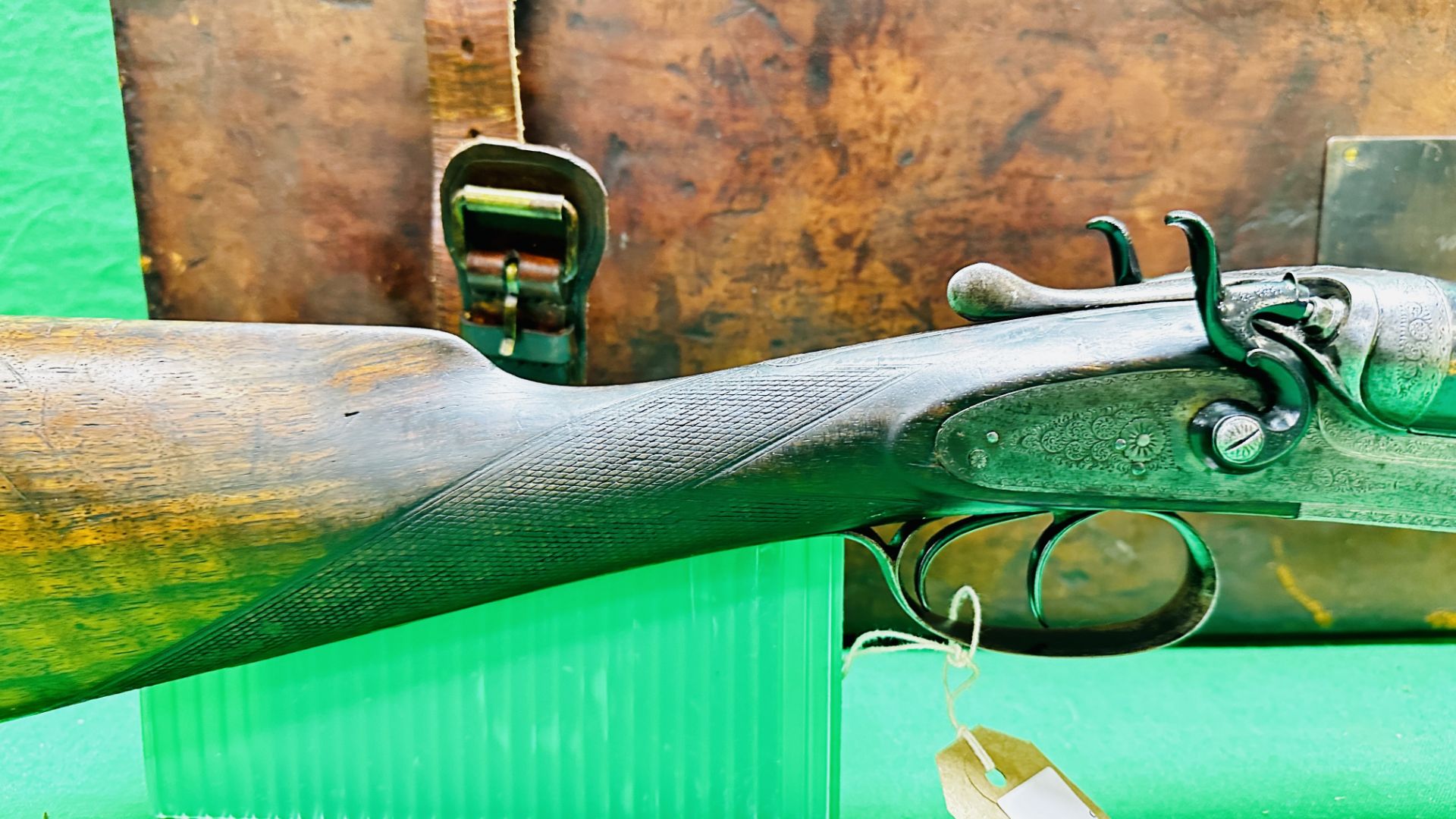 G E LEWIS 12 BORE SIDE BY SIDE HAMMER ACTION SHOTGUN, SIDELOCK, ENGRAVED SIDE PLATE, BARREL LENGTH . - Image 3 of 35