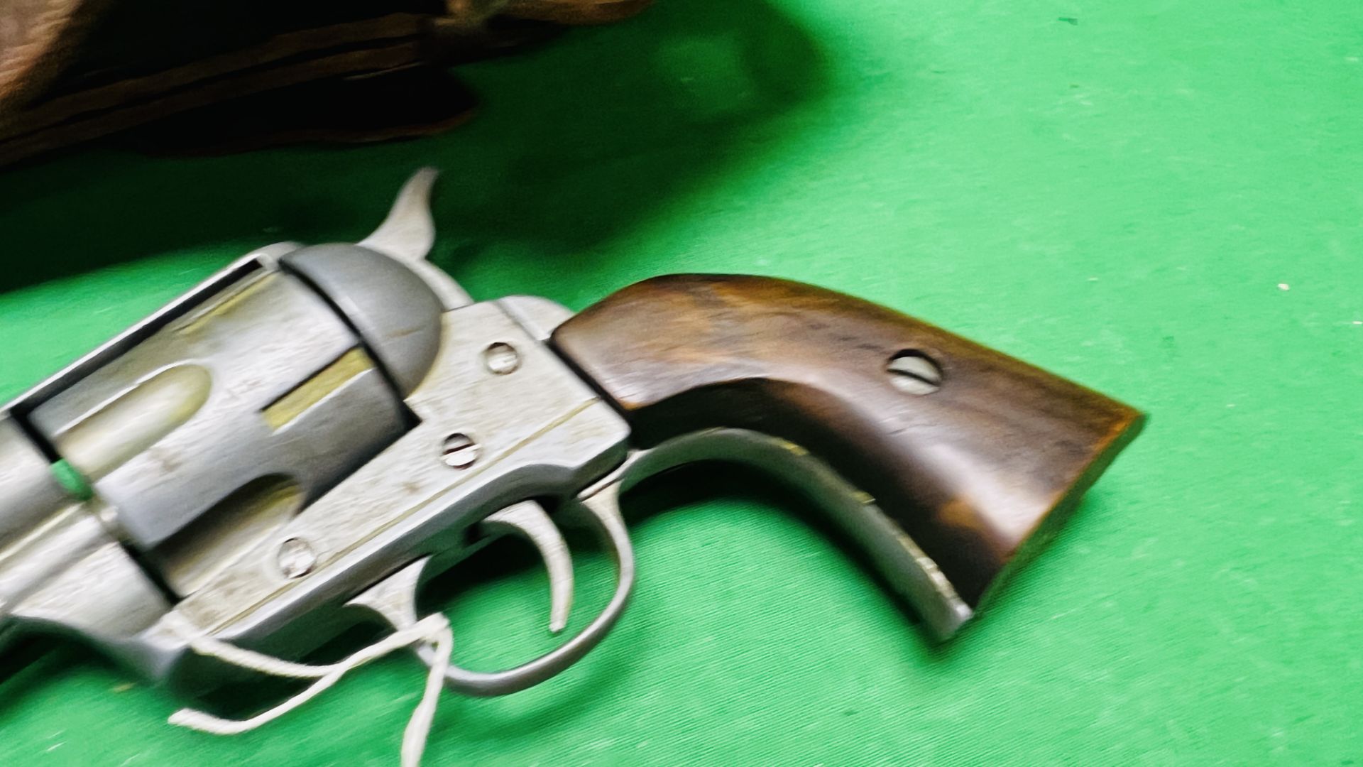 A WESTERN STYLE REPLICA REVOLVER WITH LEATHER HOLSTER AND ACCESSORIES - (ALL GUNS TO BE INSPECTED - Image 3 of 9