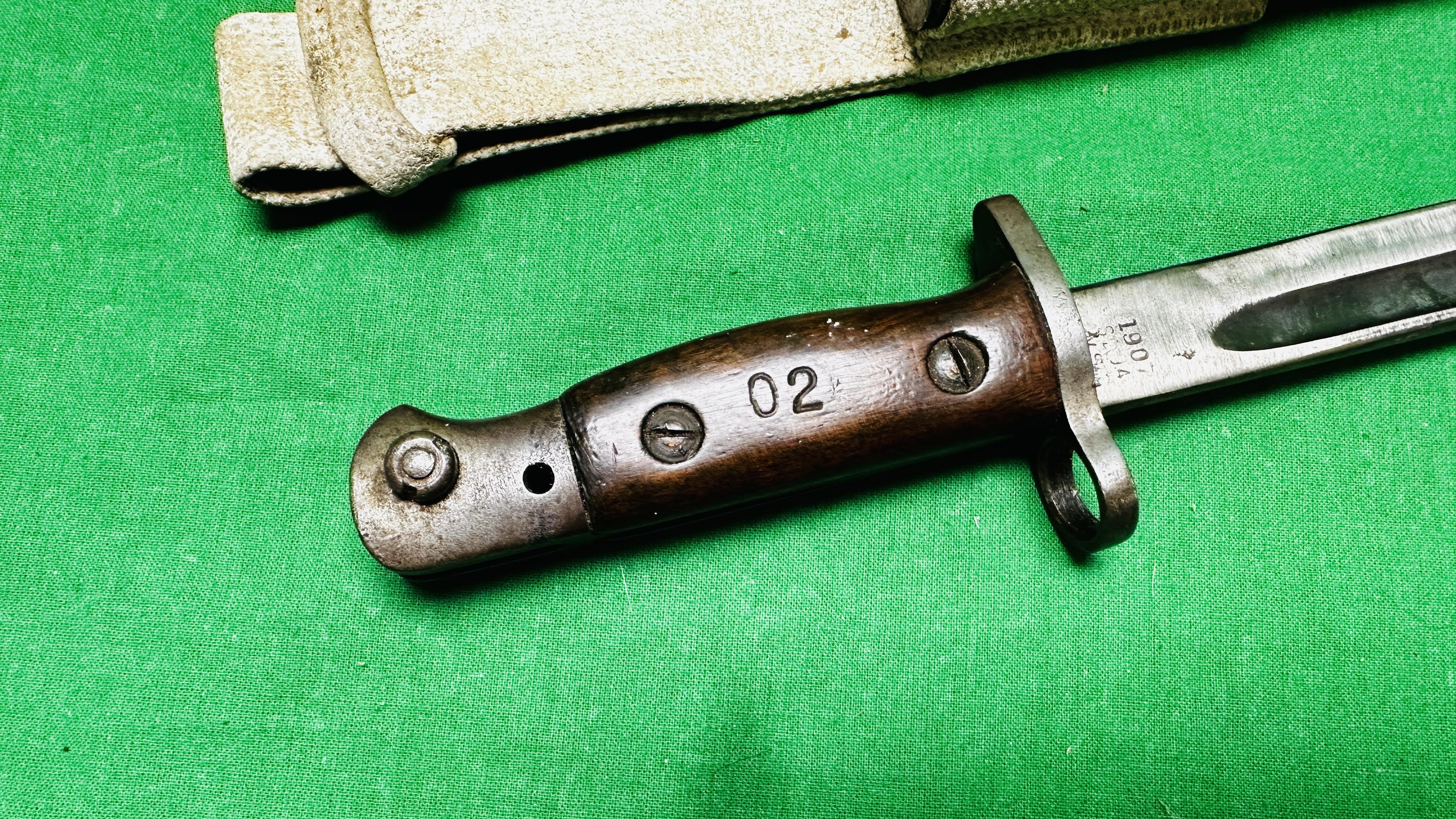 BRITISH 1907 BAYONET WITH SCABBARD ALONG WITH SNAIL BRAND CRATE HAMMER - NO POSTAGE OR PACKING - Bild 6 aus 15