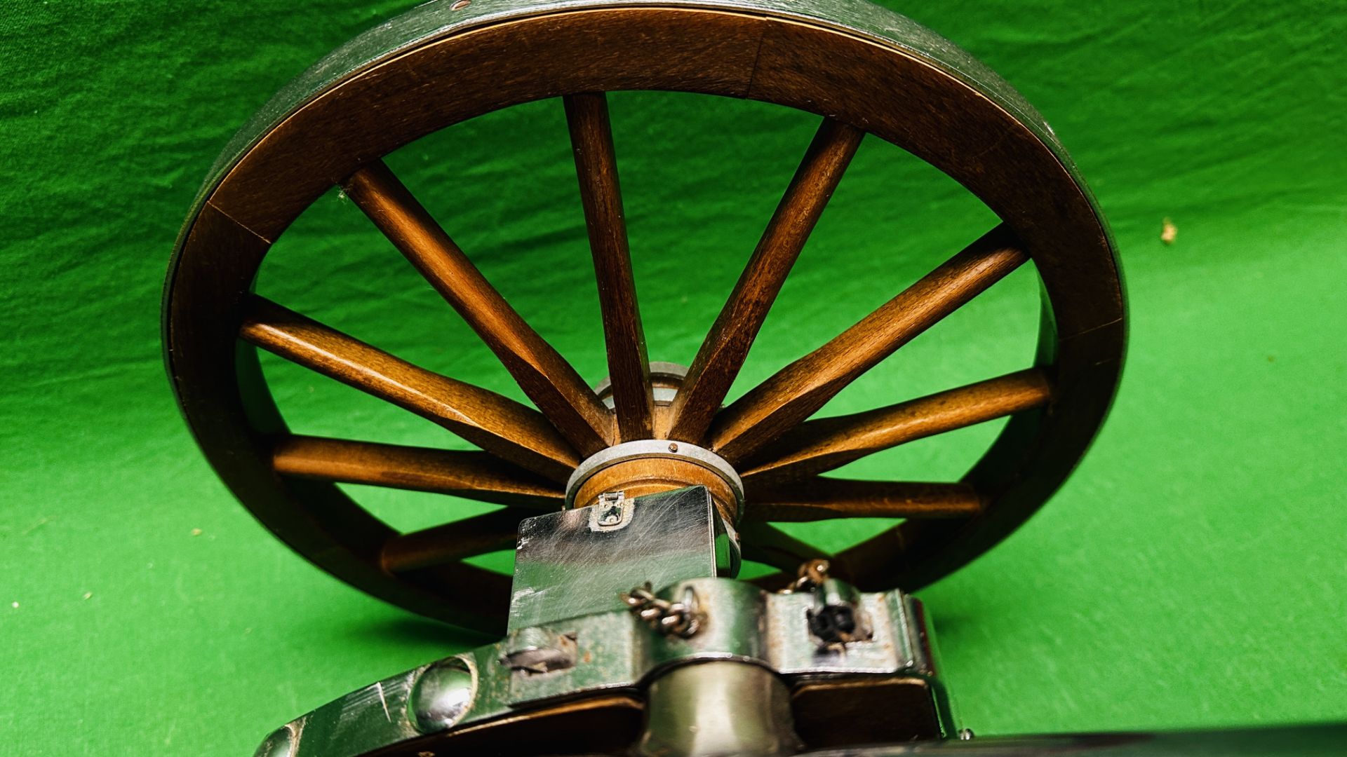 A SPANISH 75 CAL BLACK POWDER ARMAS GIL CANNON 14" BARREL MOUNTED ON A CARRIAGE. - Image 12 of 15