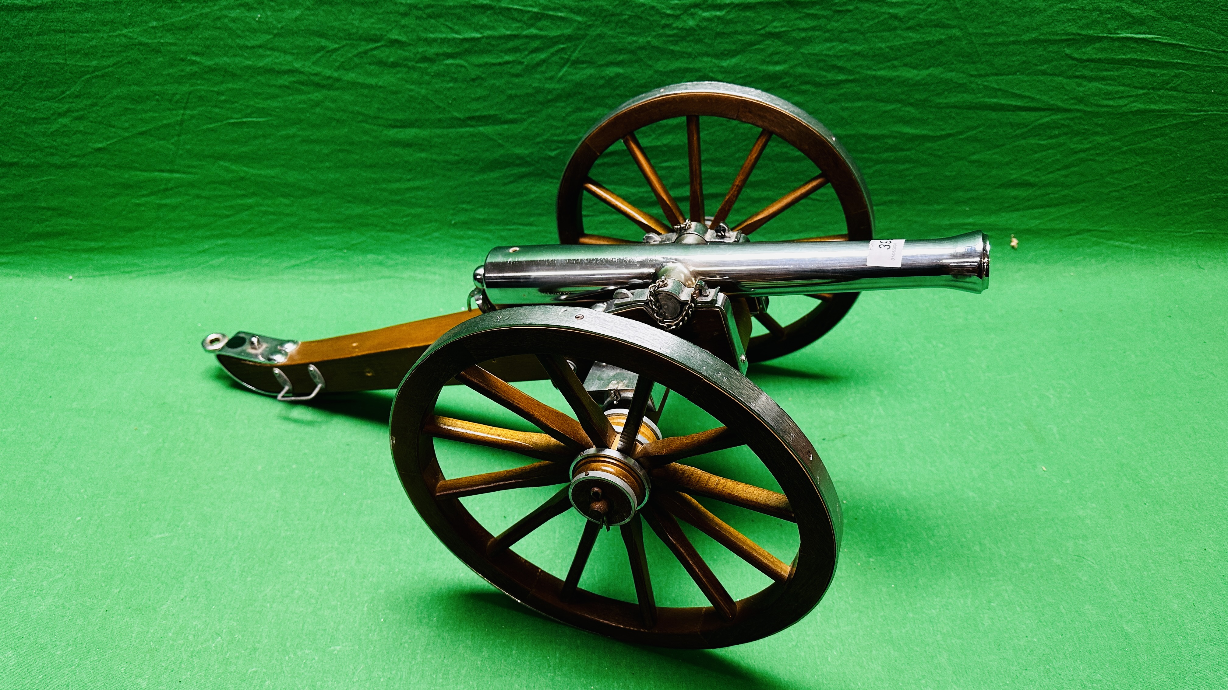 A SPANISH 75 CAL BLACK POWDER ARMAS GIL CANNON 14" BARREL MOUNTED ON A CARRIAGE. - Image 2 of 15