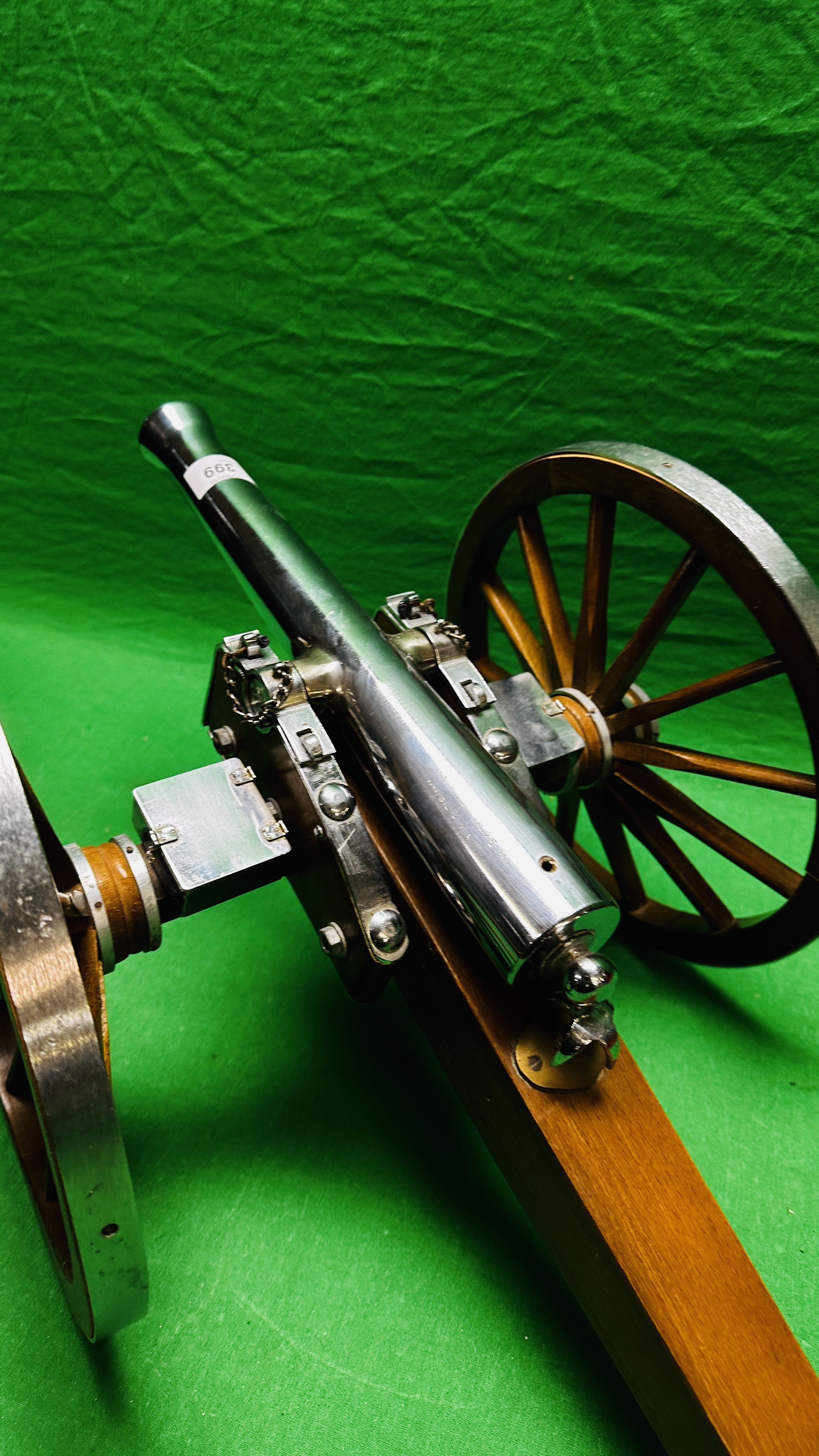 A SPANISH 75 CAL BLACK POWDER ARMAS GIL CANNON 14" BARREL MOUNTED ON A CARRIAGE. - Image 14 of 15