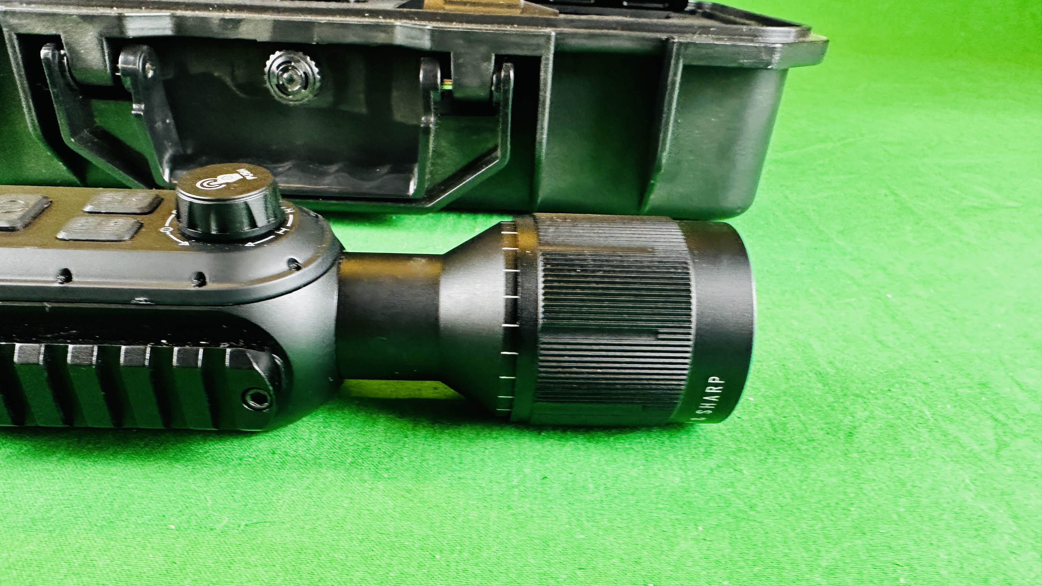 WULF 3-24X DAY/NIGHT VISION RIFLE SCOPE IN HARD SHELL CARRY CASE WITH ACCESSORIES. - Image 8 of 24