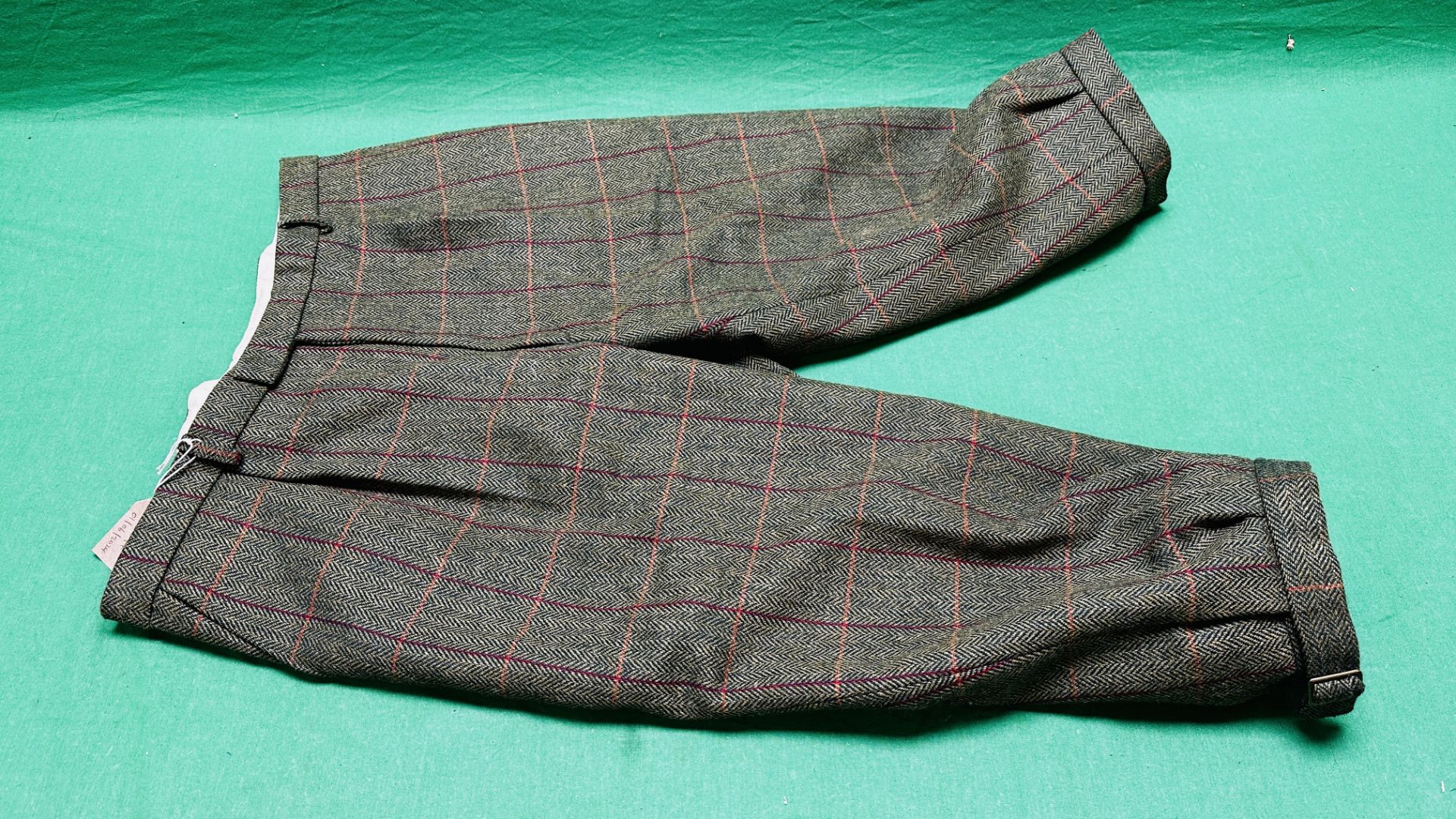 FOUR PAIRS OF SPORTING BREECHES TO INCLUDE 2 X HUCKLECOAT SIZE 40, - Image 5 of 5