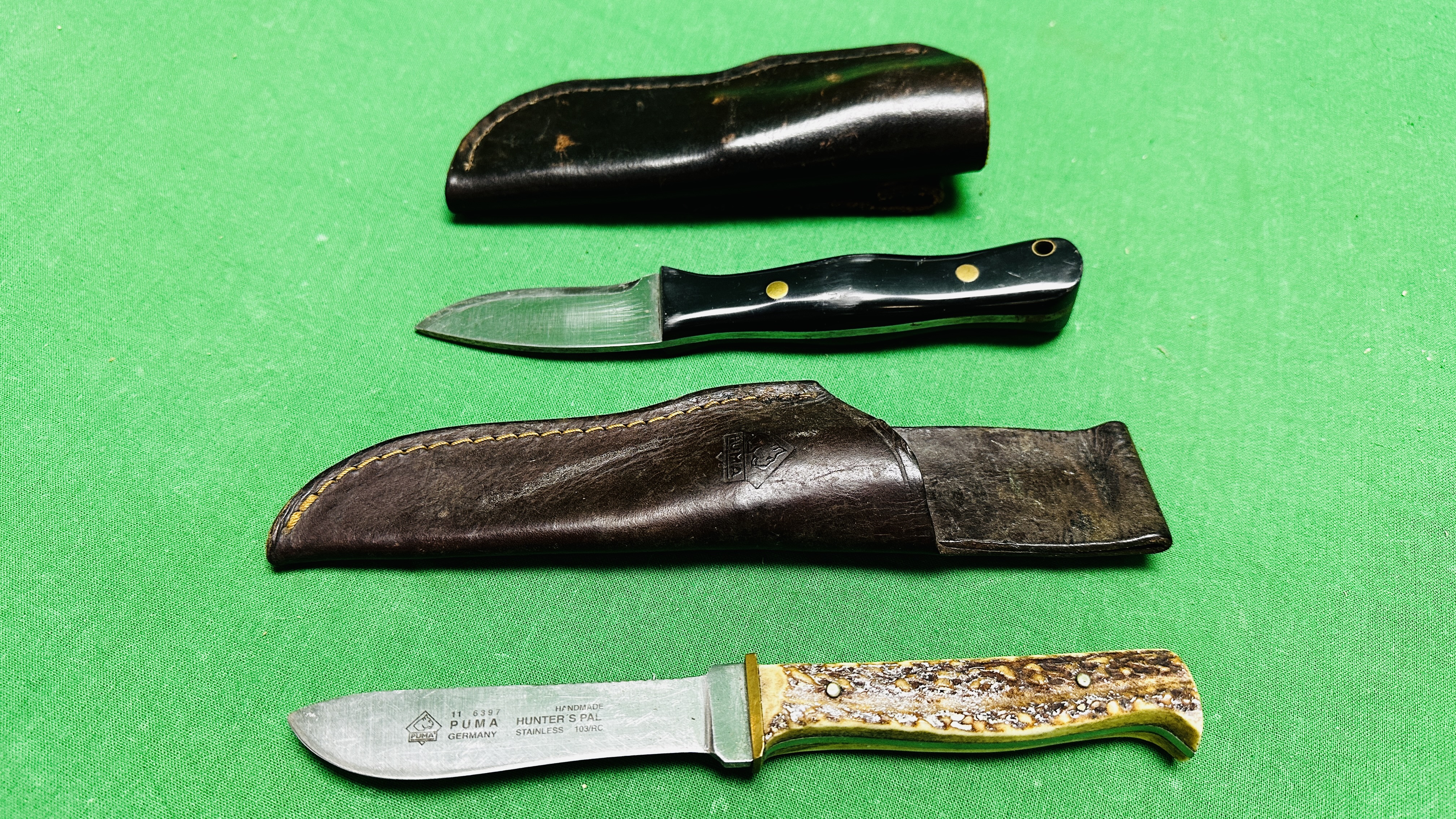 TWO VINTAGE HUNTERS KNIVES IN SHEATHS TO INCLUDE PUMA HUNTERS PAL AND BENIE GARLAND - NO POSTAGE OR - Image 2 of 8