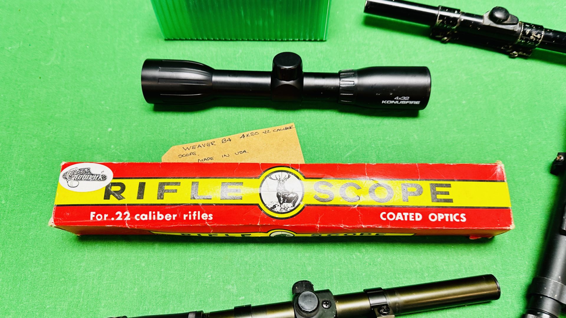6 X VARIOUS RIFLE SCOPES TO INCLUDE BOXED WEAVER B4 4X20 SCOPE, - Image 3 of 7