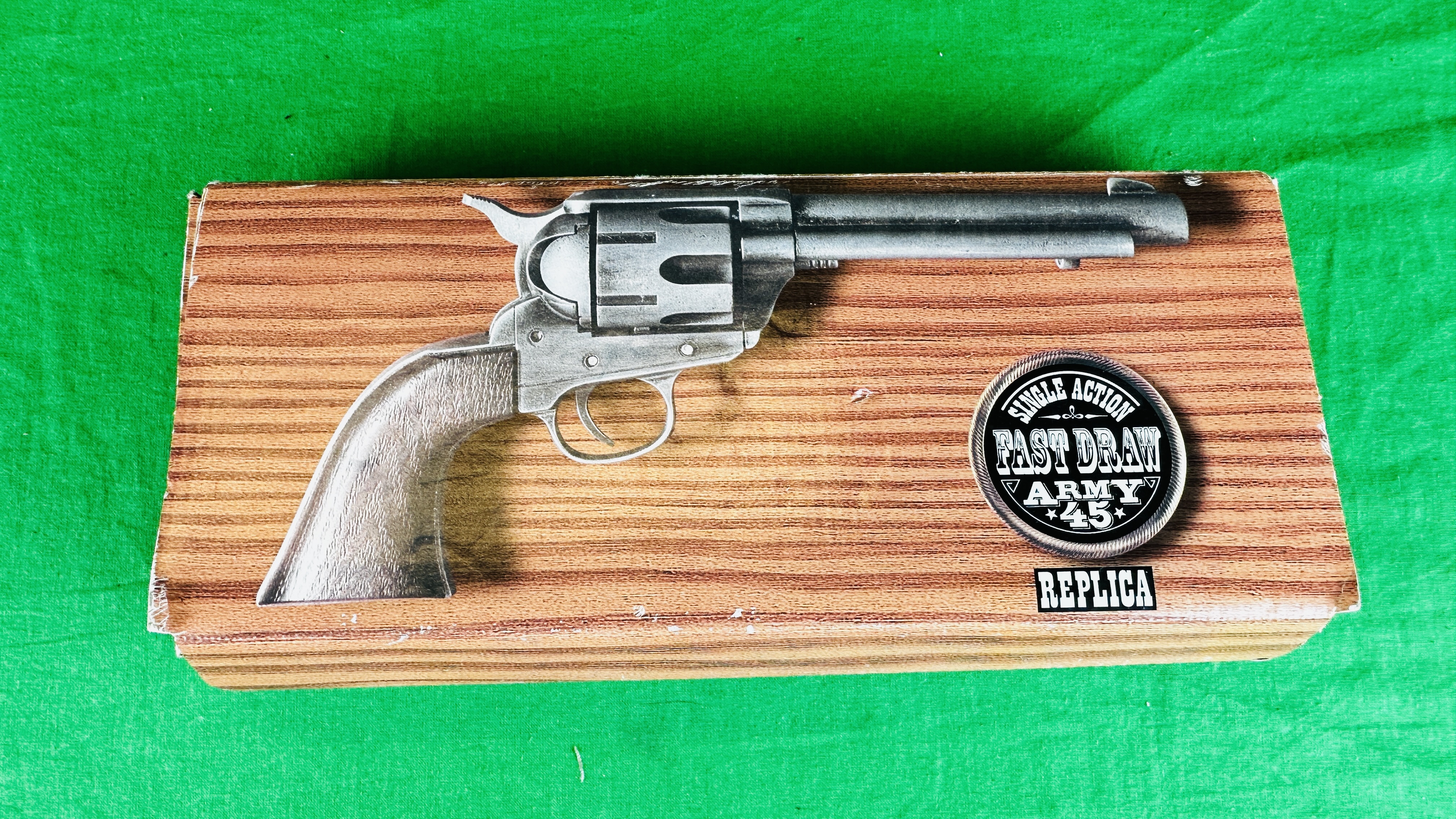 FAST DRAW SINGLE ACTION "ARMY 45" REPLICA REVOLVER (BOXED) - (ALL GUNS TO BE INSPECTED AND SERVICED - Bild 17 aus 17