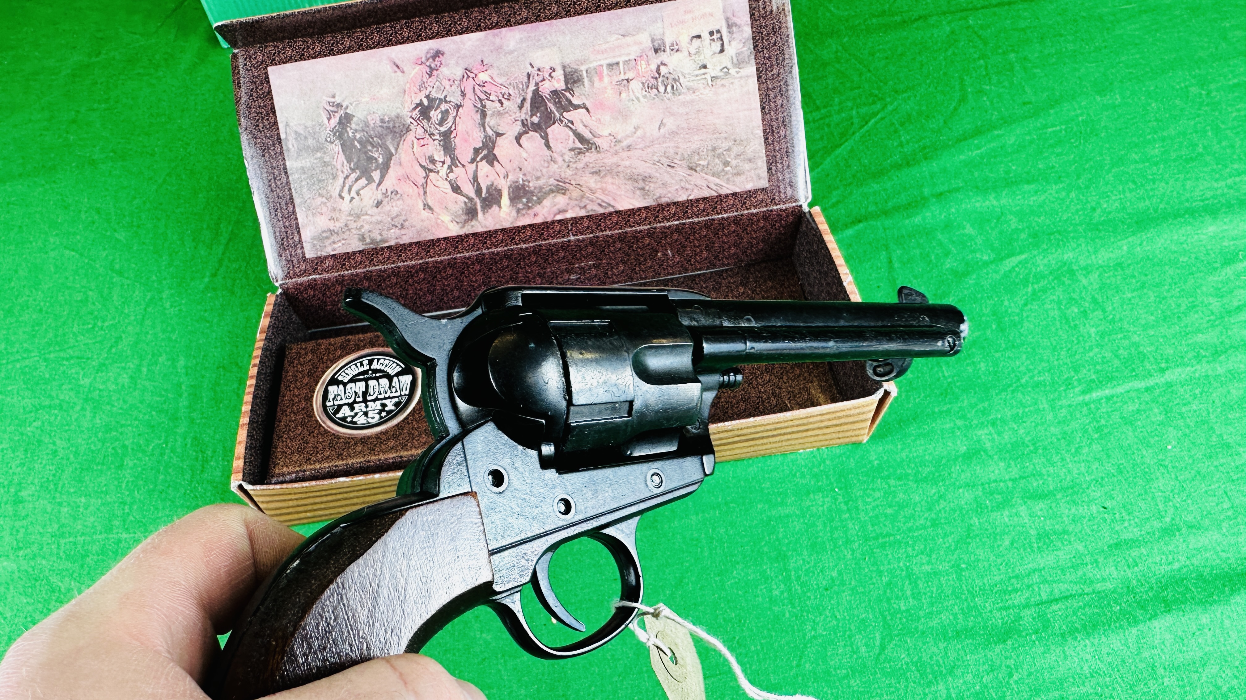 FAST DRAW SINGLE ACTION "ARMY 45" REPLICA REVOLVER (BOXED) - (ALL GUNS TO BE INSPECTED AND SERVICED - Bild 11 aus 17