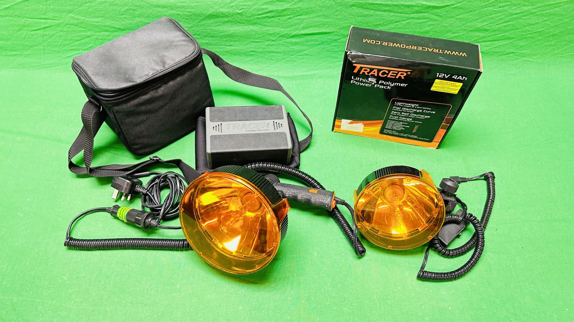 2 X TRACER LAMP LIGHTS WITH ORANGE FILTER COMPLETE WITH BOXED TRACER 12V 4AH BATTERY PACK AND - Image 2 of 13