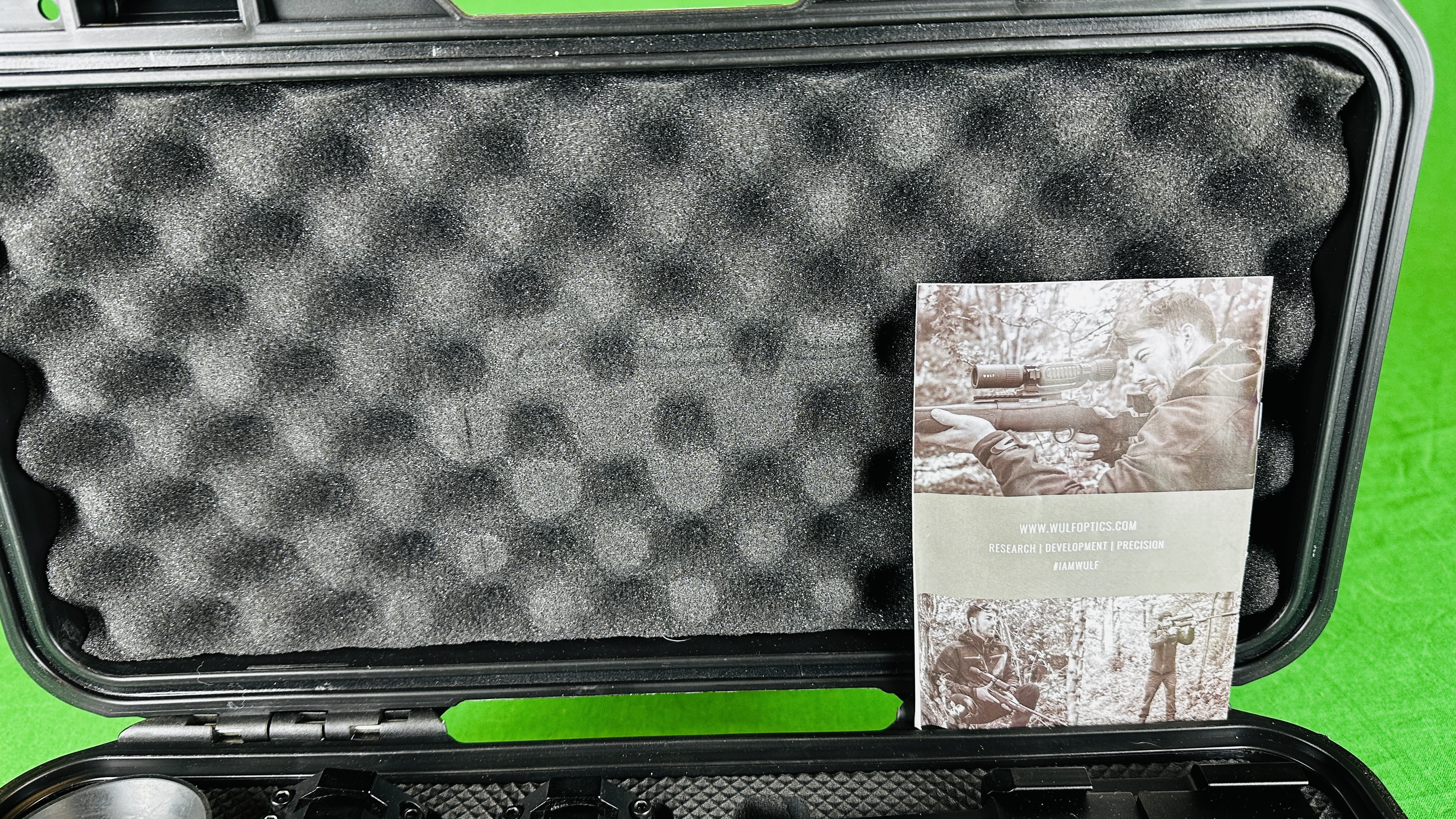 WULF 3-24X DAY/NIGHT VISION RIFLE SCOPE IN HARD SHELL CARRY CASE WITH ACCESSORIES. - Image 15 of 24
