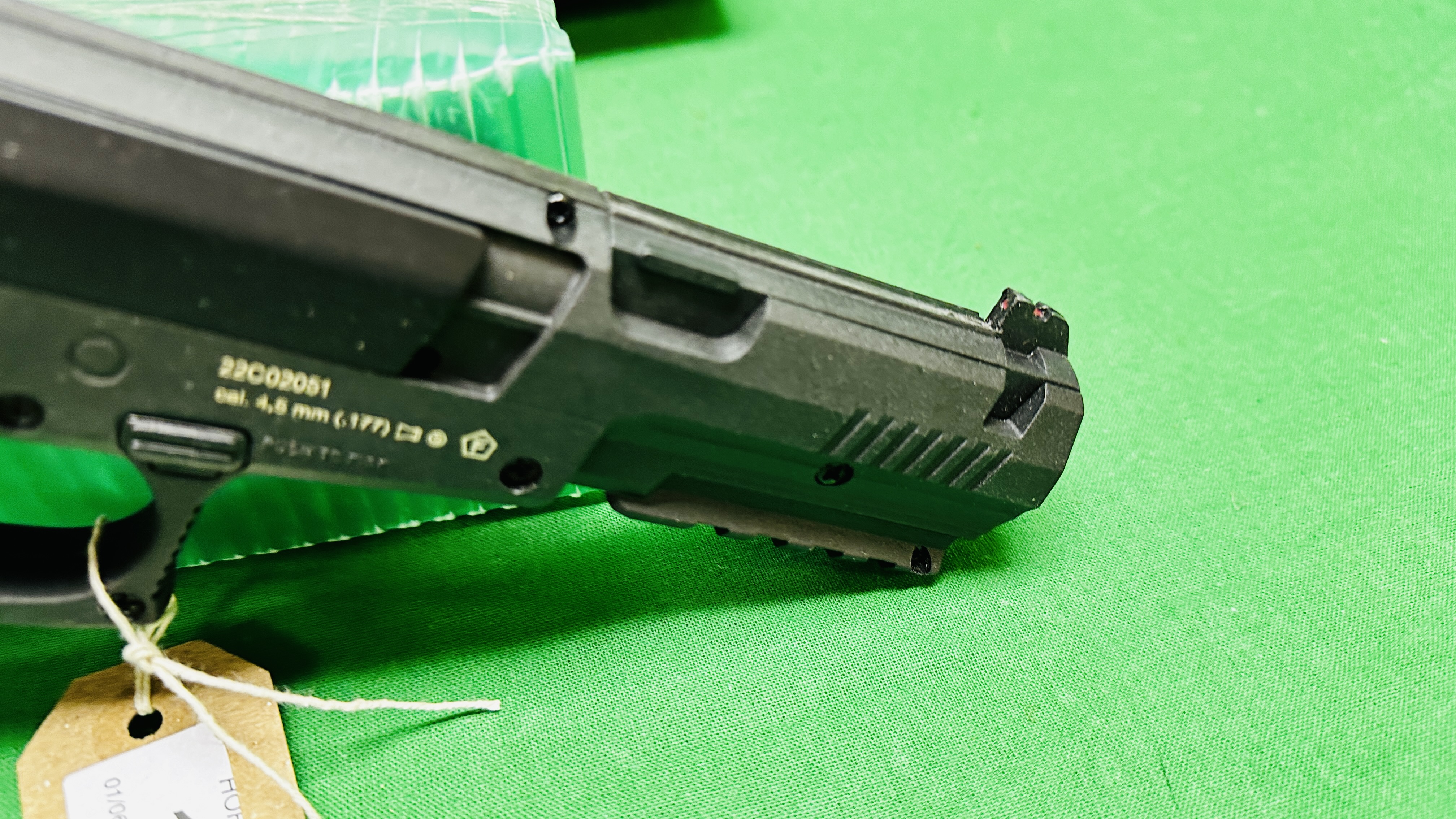 UMAREX DX-17 DUAL EXTREME SPRING AIR PISTOL (FIRES PELLETS AND BB'S) (BOXED) - (ALL GUNS TO BE - Image 3 of 10