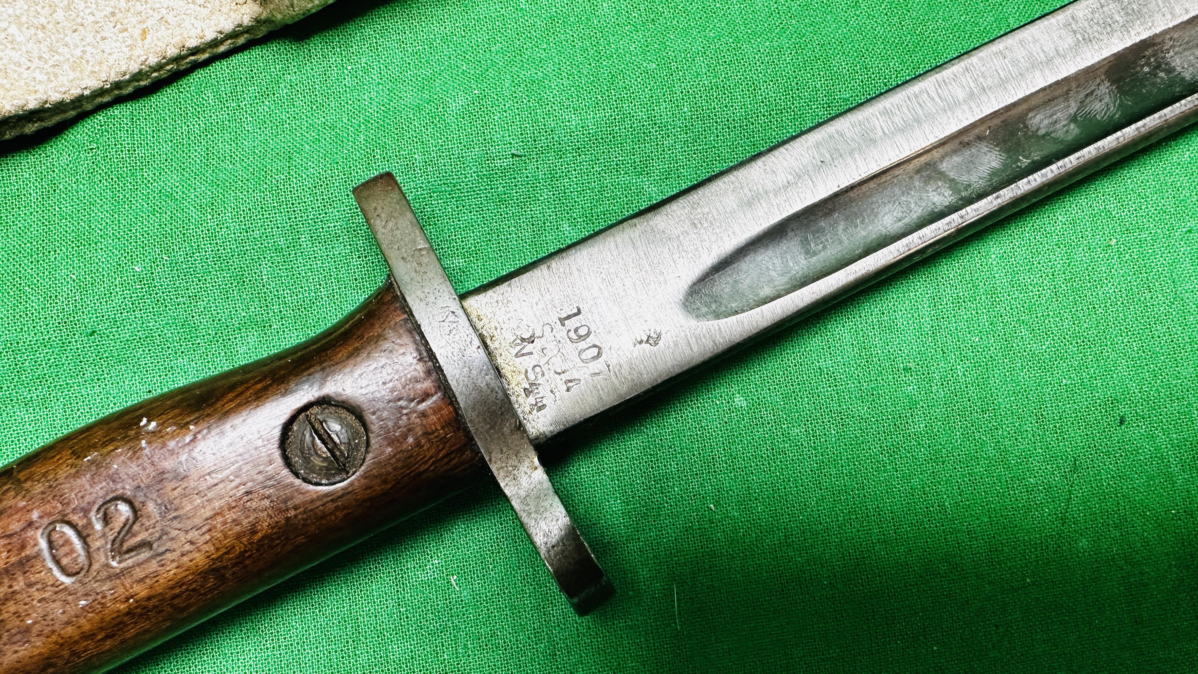 BRITISH 1907 BAYONET WITH SCABBARD ALONG WITH SNAIL BRAND CRATE HAMMER - NO POSTAGE OR PACKING - Bild 7 aus 15