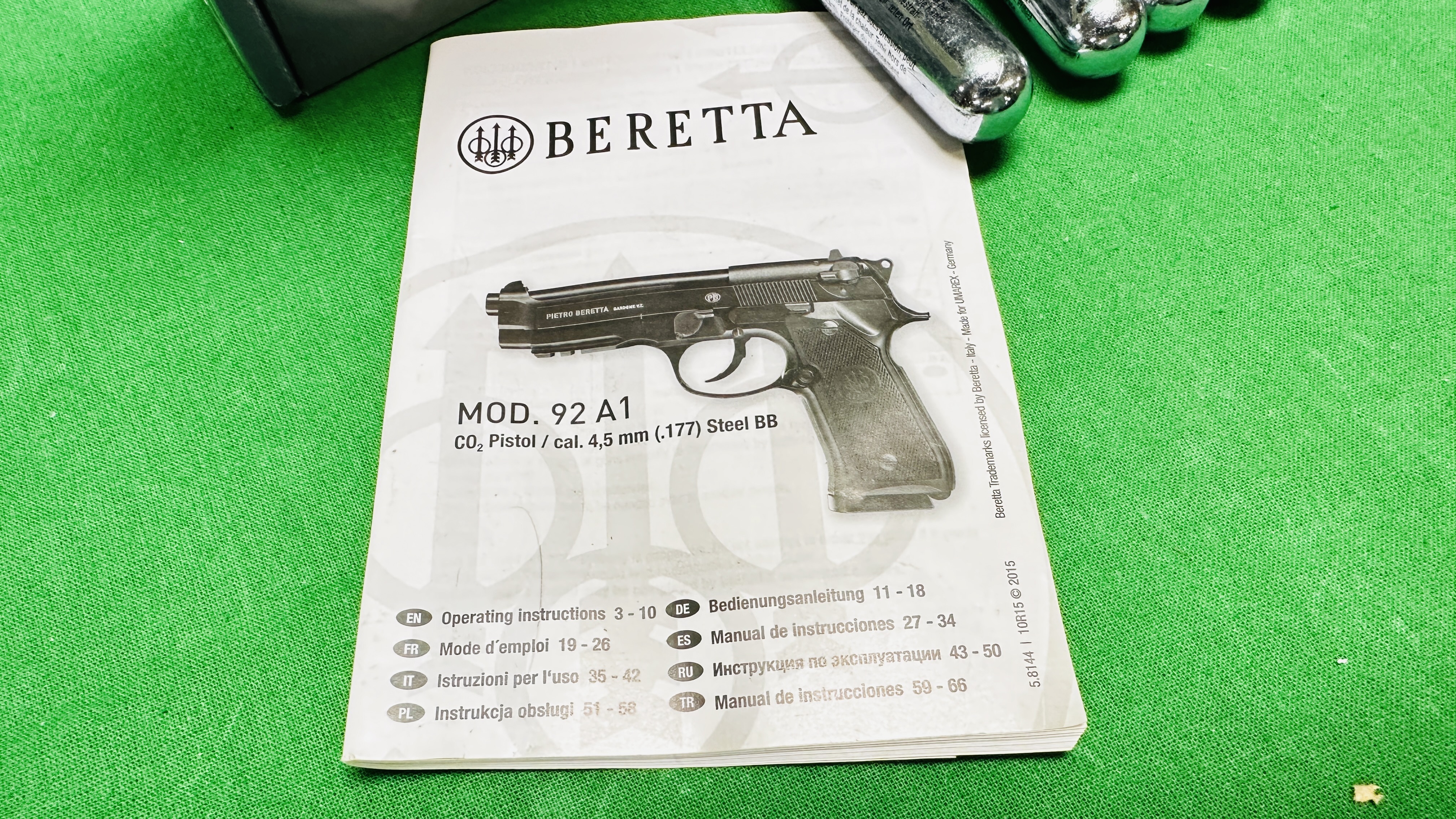 PIETRO BERETTA MOD 92 A1 18 ROUND CO2 BLOW BACK STEEL BB AIR PISTOL COMPLETE WITH ORIGINAL BOX, - Image 12 of 18