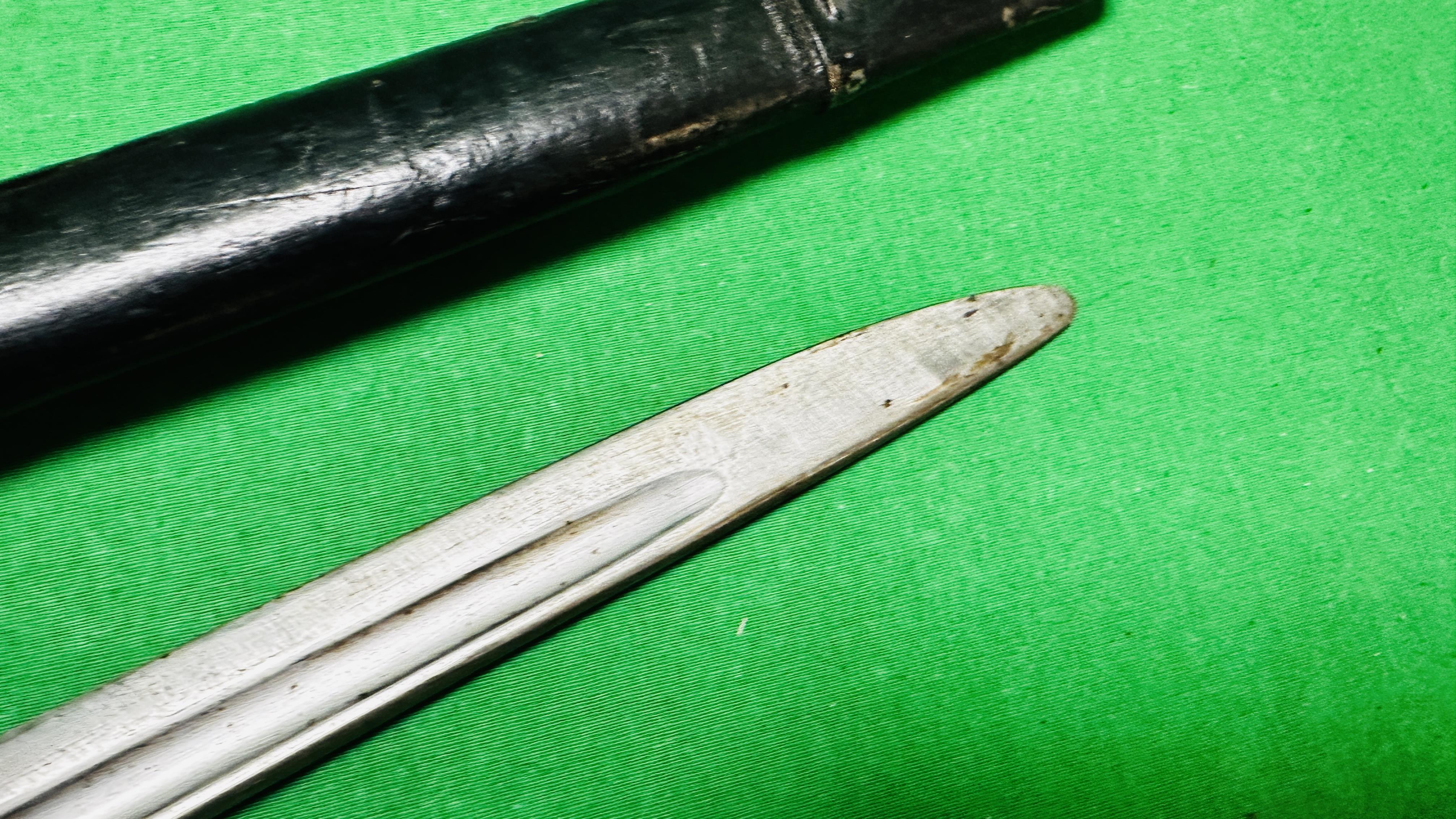 BRITISH 1907 BAYONET WITH SCABBARD ALONG WITH SNAIL BRAND CRATE HAMMER - NO POSTAGE OR PACKING - Image 9 of 15