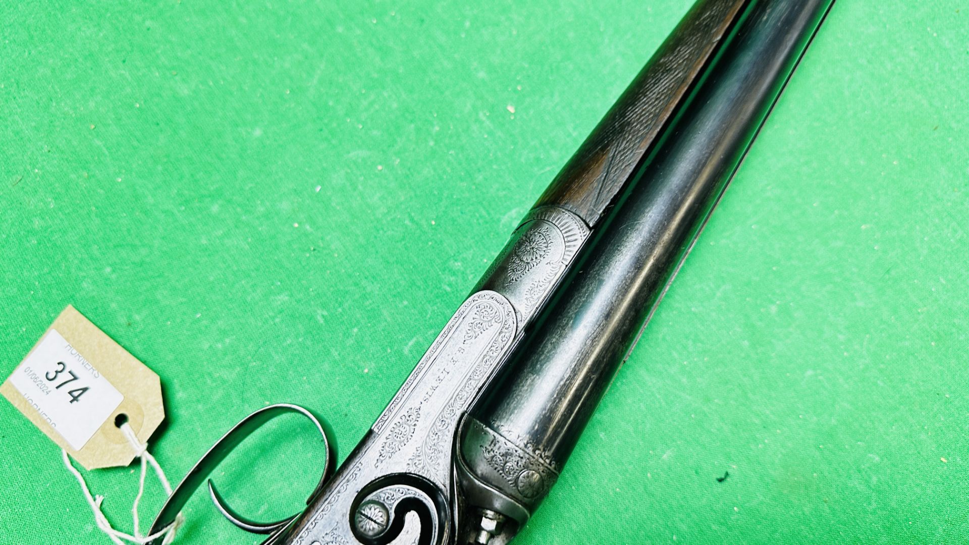 G E LEWIS 12 BORE SIDE BY SIDE HAMMER ACTION SHOTGUN, SIDELOCK, ENGRAVED SIDE PLATE, BARREL LENGTH . - Image 18 of 35