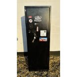 A LARGE BUFFALO RIVER HIGH CAPACITY GUN SECURITY SAFE (TWELVE GUN) WITH INTERNAL LOCK BOX W 52CM X