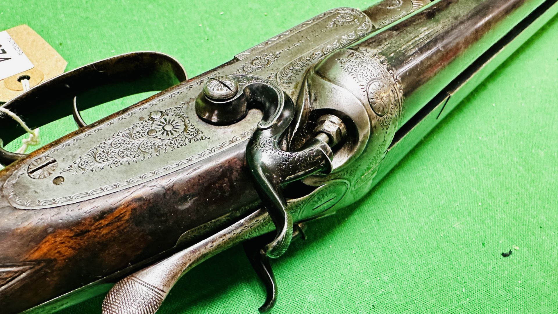 G E LEWIS 12 BORE SIDE BY SIDE HAMMER ACTION SHOTGUN, SIDELOCK, ENGRAVED SIDE PLATE, BARREL LENGTH . - Image 15 of 35