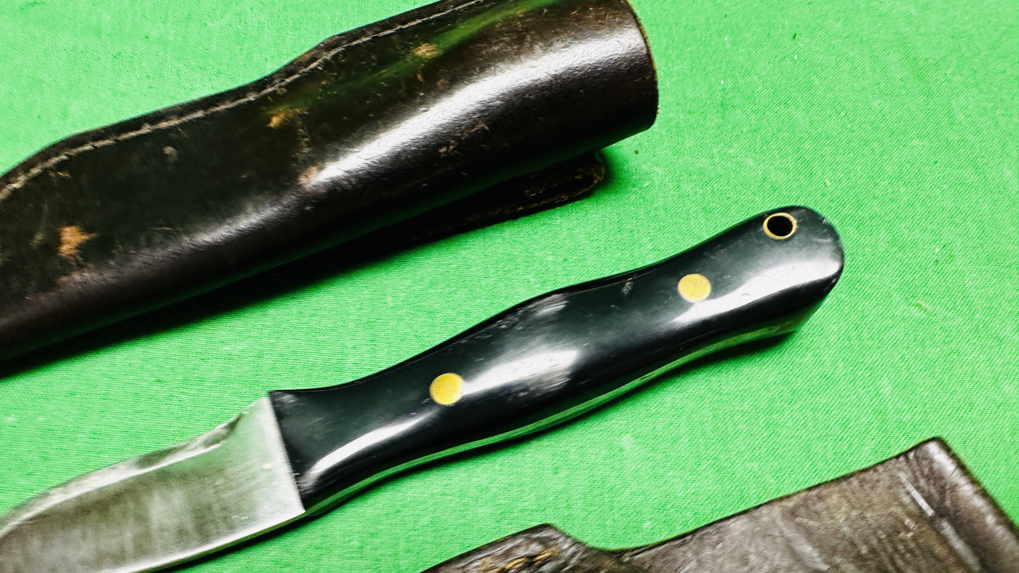 TWO VINTAGE HUNTERS KNIVES IN SHEATHES TO INCLUDE PUMA HUNTERS PAL AND BENIE GARLAND - NO POSTAGE - Image 7 of 8