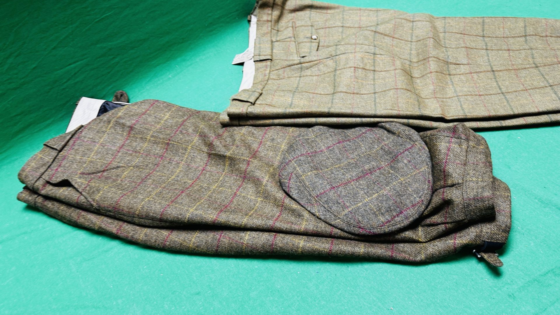 TWO SETS GENTLEMANS HUCKLECOAT TWEED WAISTCOAT SIZE 44 AND MATCHING BREECHES SIZE 40 PLUS - Image 4 of 5