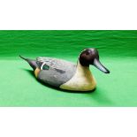 A HANDCRAFTED DUCK DECOY HAVING HANDPAINTED DETAIL AND GLASS EYES.