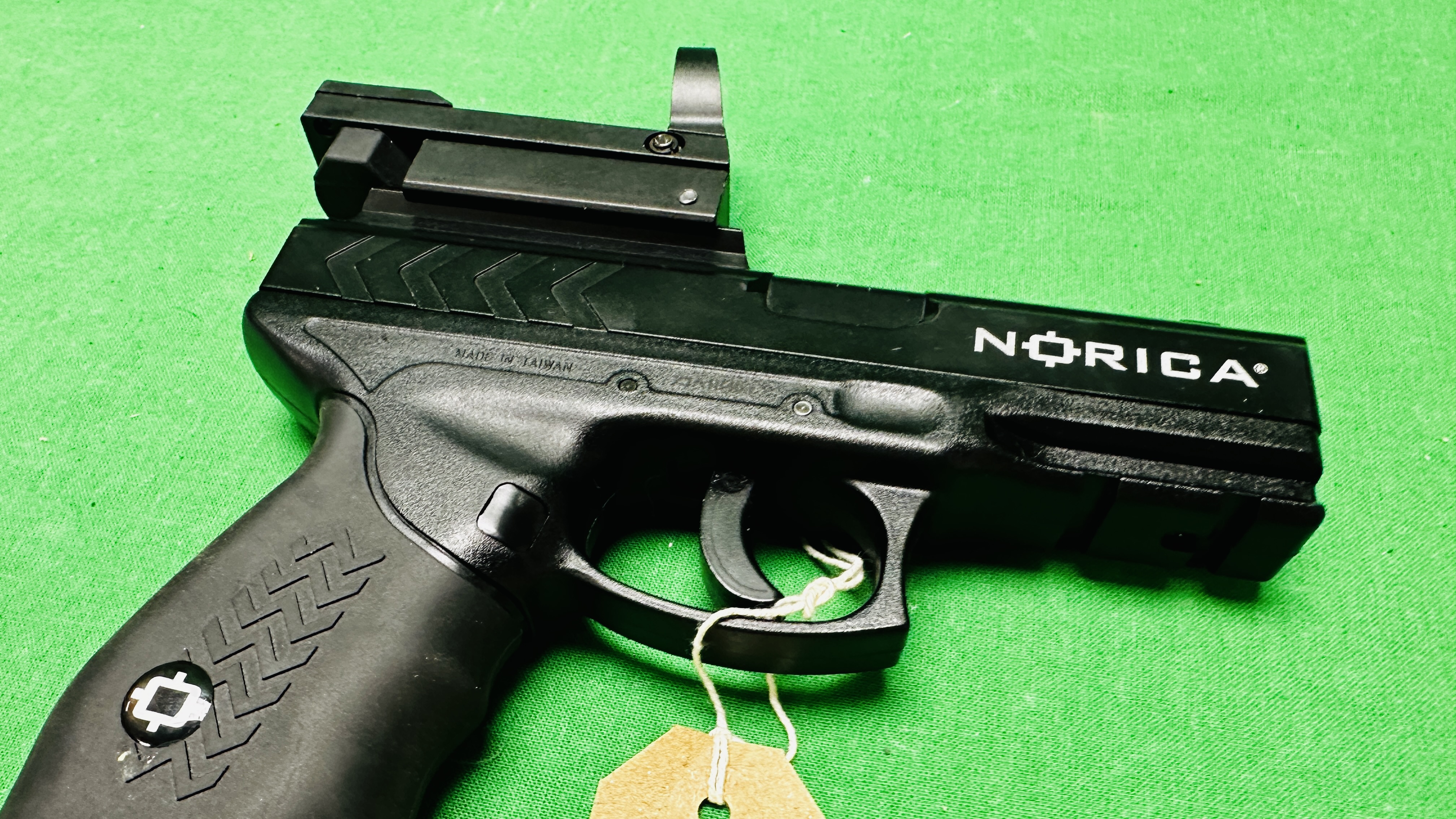 NORICA NAC 2021 CO2 MULTI SHOT AIR PISTOL COMPLETE WITH SIGHT - (ALL GUNS TO BE INSPECTED AND - Image 4 of 9