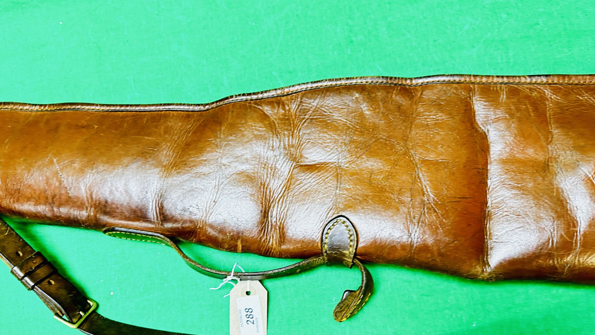 A GOOD QUALITY LEATHER AND SHEEP SKIN LINED GUN SLIP - Image 3 of 9