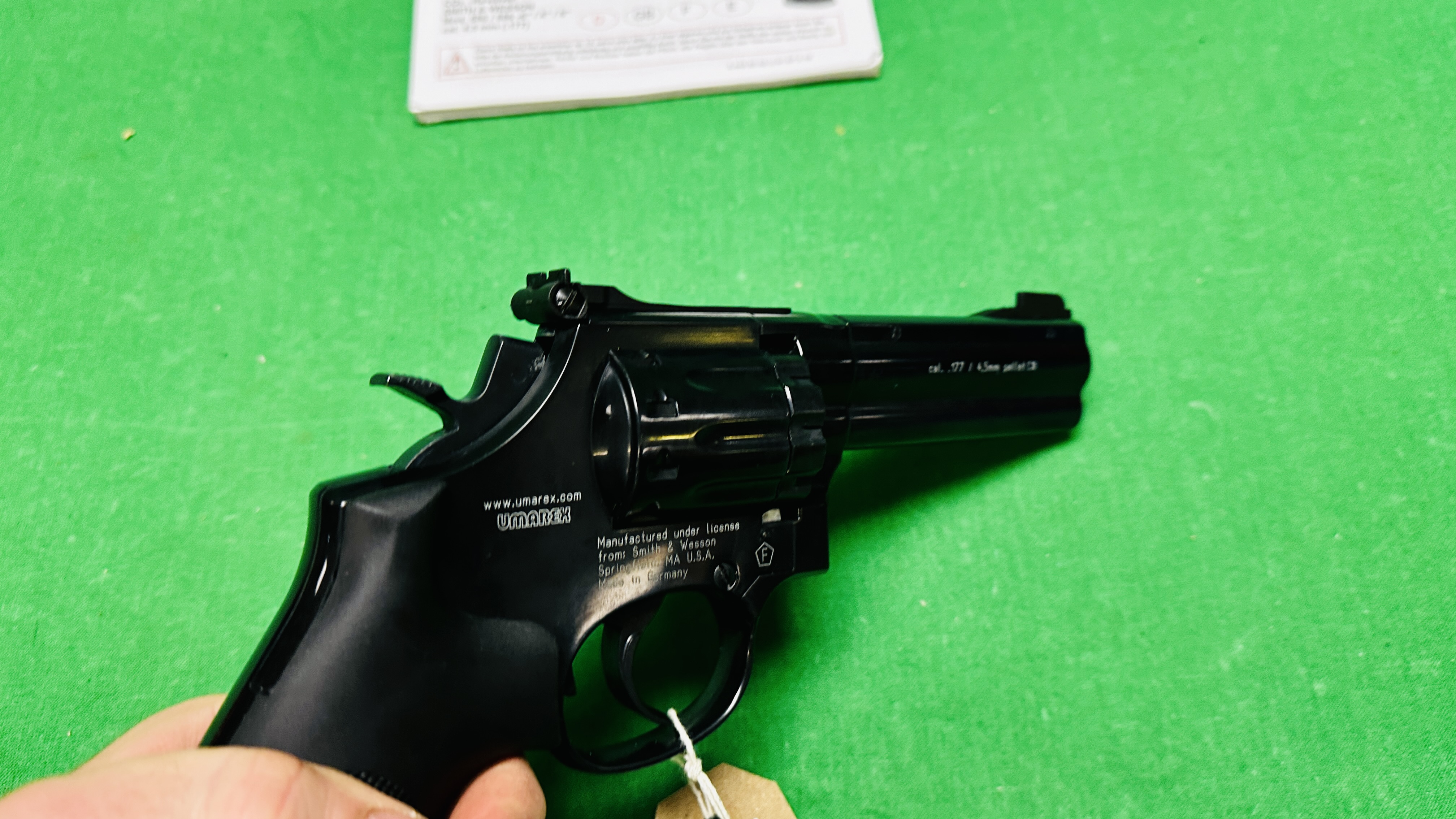 AN UMAREX SMITH & WESSON CO2 . - Image 8 of 12