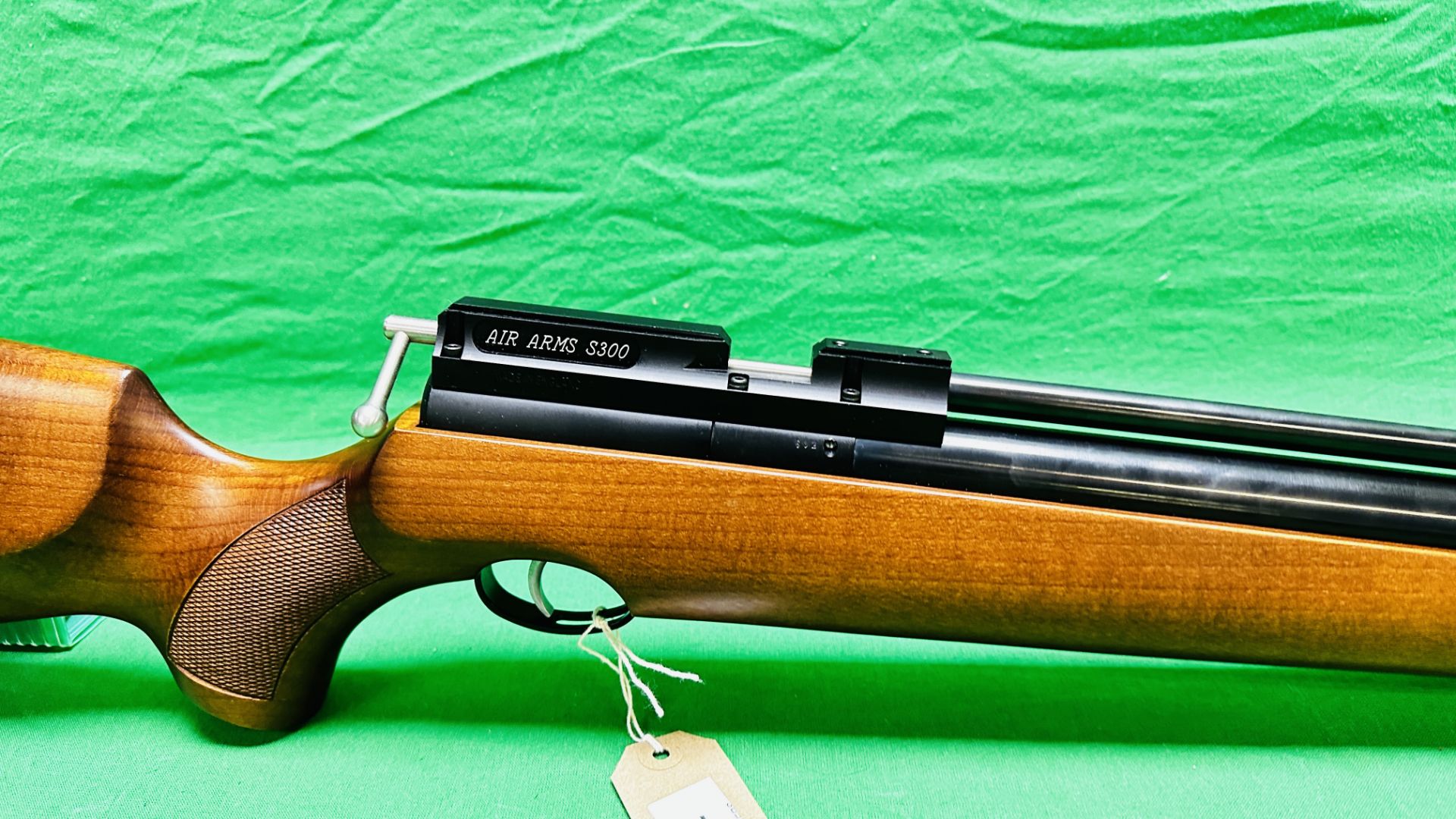 AIRARMS S300 . - Image 2 of 12