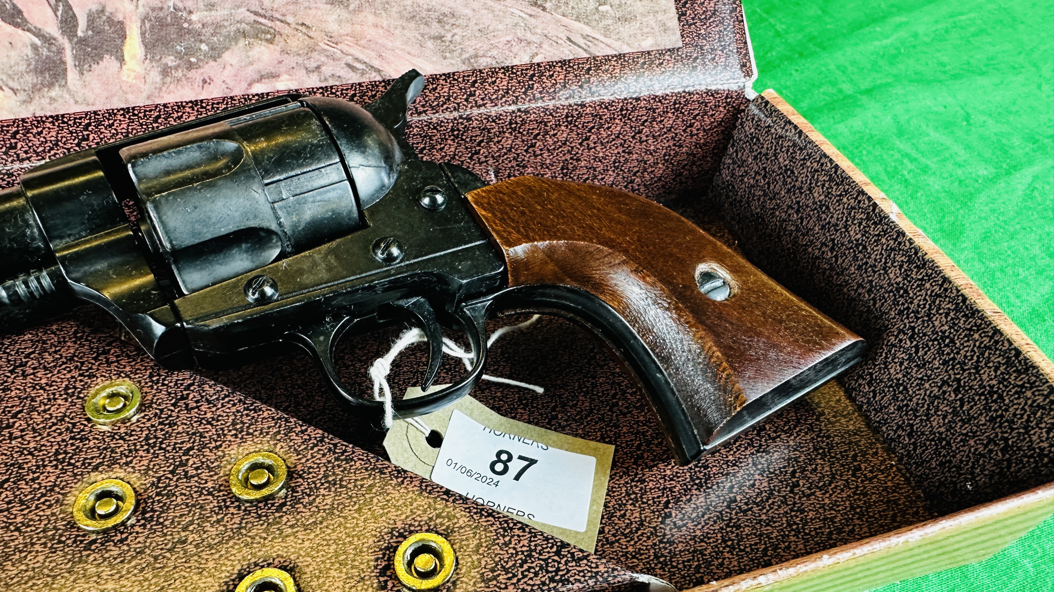 FAST DRAW SINGLE ACTION "ARMY 45" REPLICA REVOLVER (BOXED) - (ALL GUNS TO BE INSPECTED AND SERVICED - Bild 4 aus 17