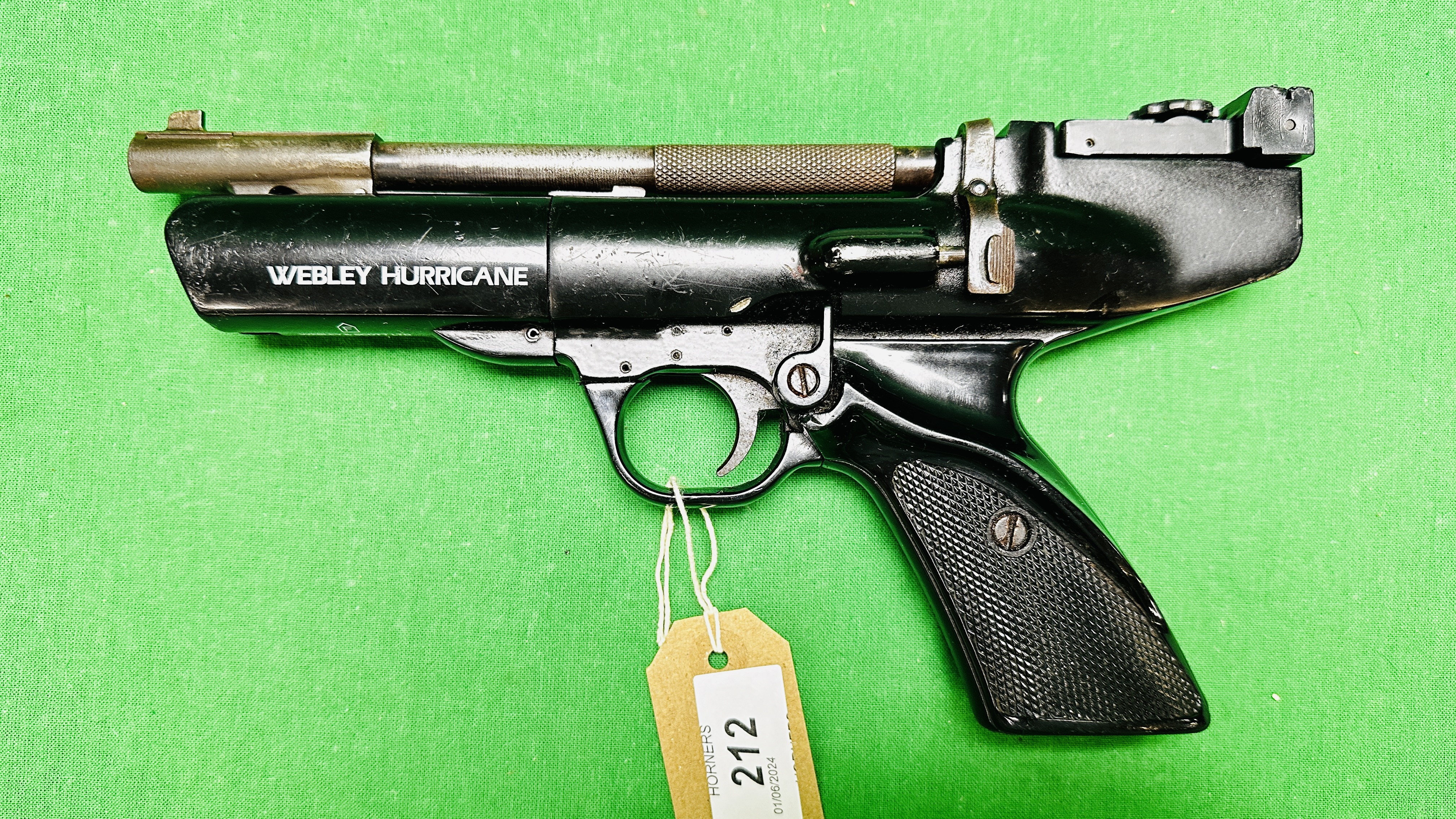 WEBLEY & SCOTT /WEBLEY HURRICANE .