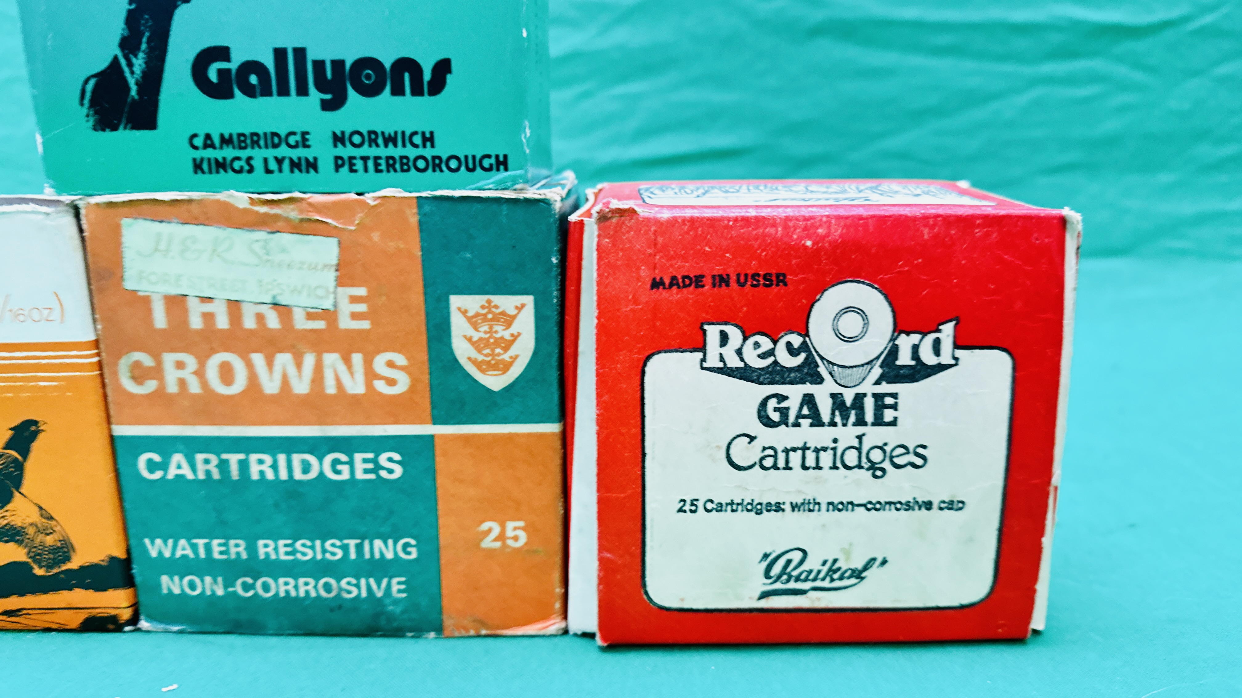 128 X MIXED 12 GAUGE CARTRIDGES INCLUDING COLLECTORS THREE CROWNS, HULL CARTRIDGE, GALLYONS, - Bild 3 aus 7