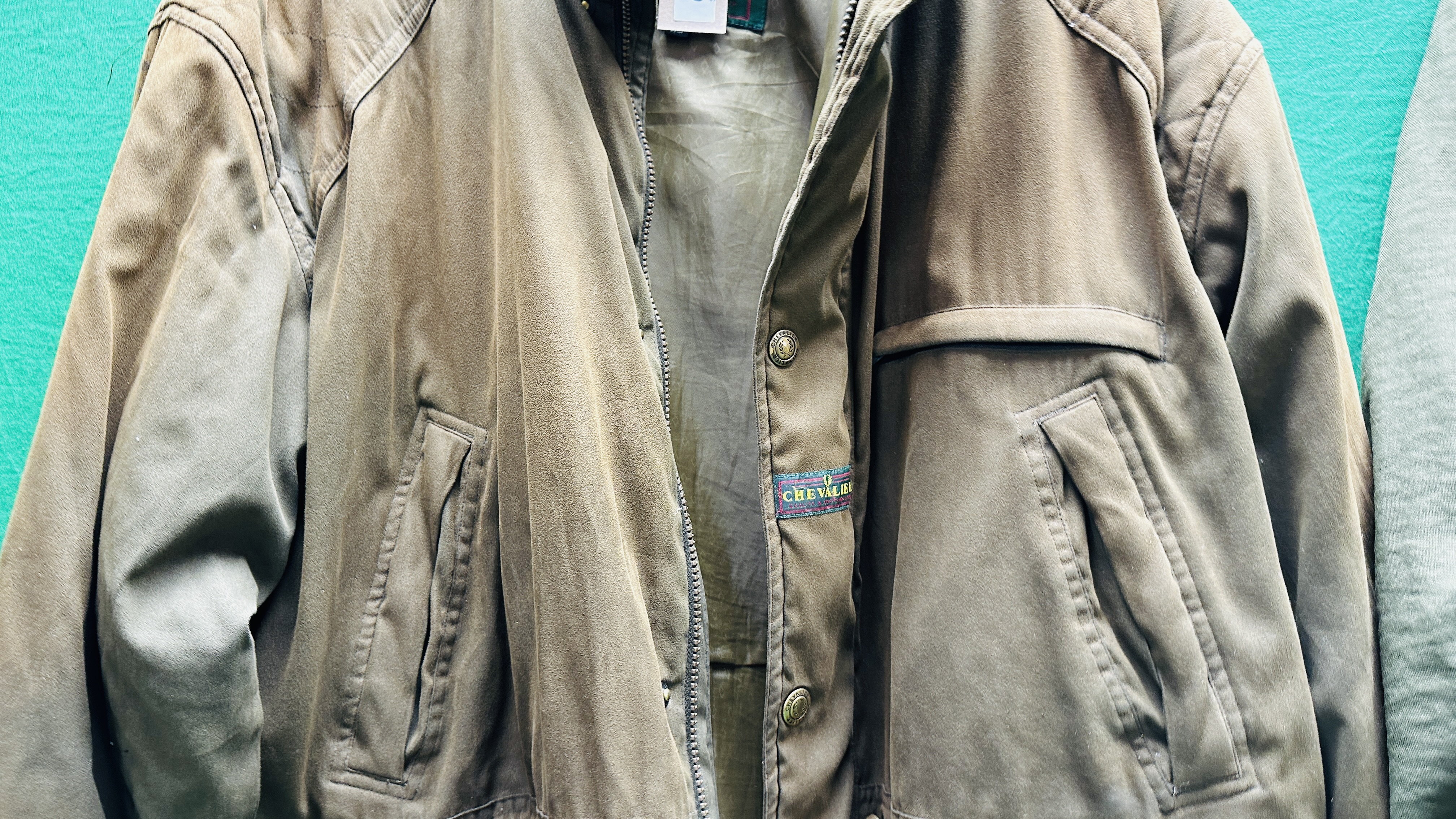 CHEVALIER GENTLEMAN'S GORTEX COUNTRY COAT SIZE XL AND BARBOUR BERWICK ENDURANCE JACKET WITH - Image 4 of 8