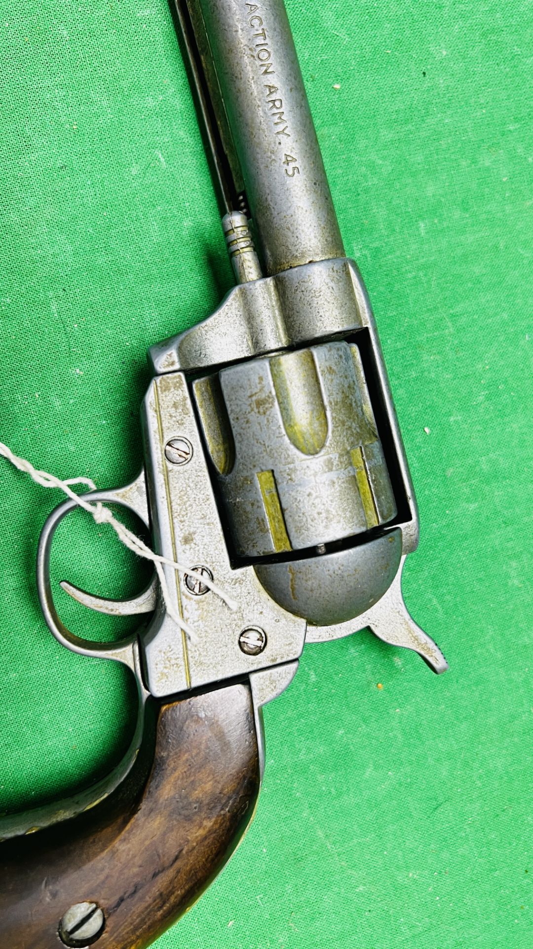 A WESTERN STYLE REPLICA REVOLVER WITH LEATHER HOLSTER AND ACCESSORIES - (ALL GUNS TO BE INSPECTED - Image 7 of 9