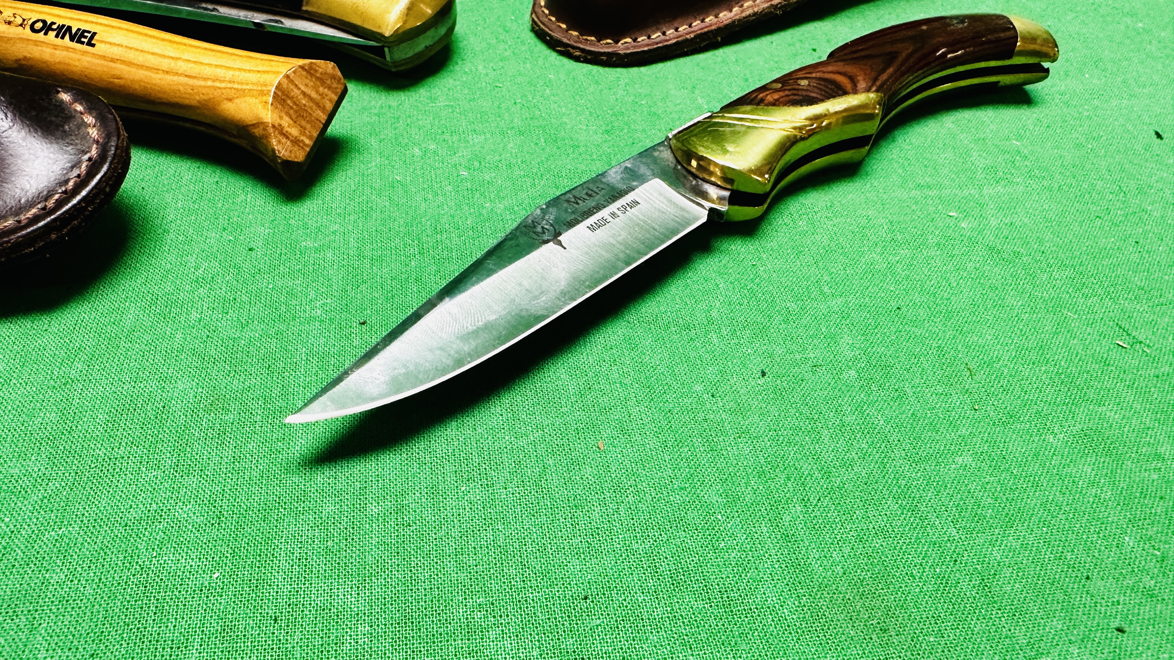 4 X VARIOUS HUNTING KNIVES TO INCLUDE MUELA IN LEATHER SHEATH, JACK PYKE, - Image 3 of 7