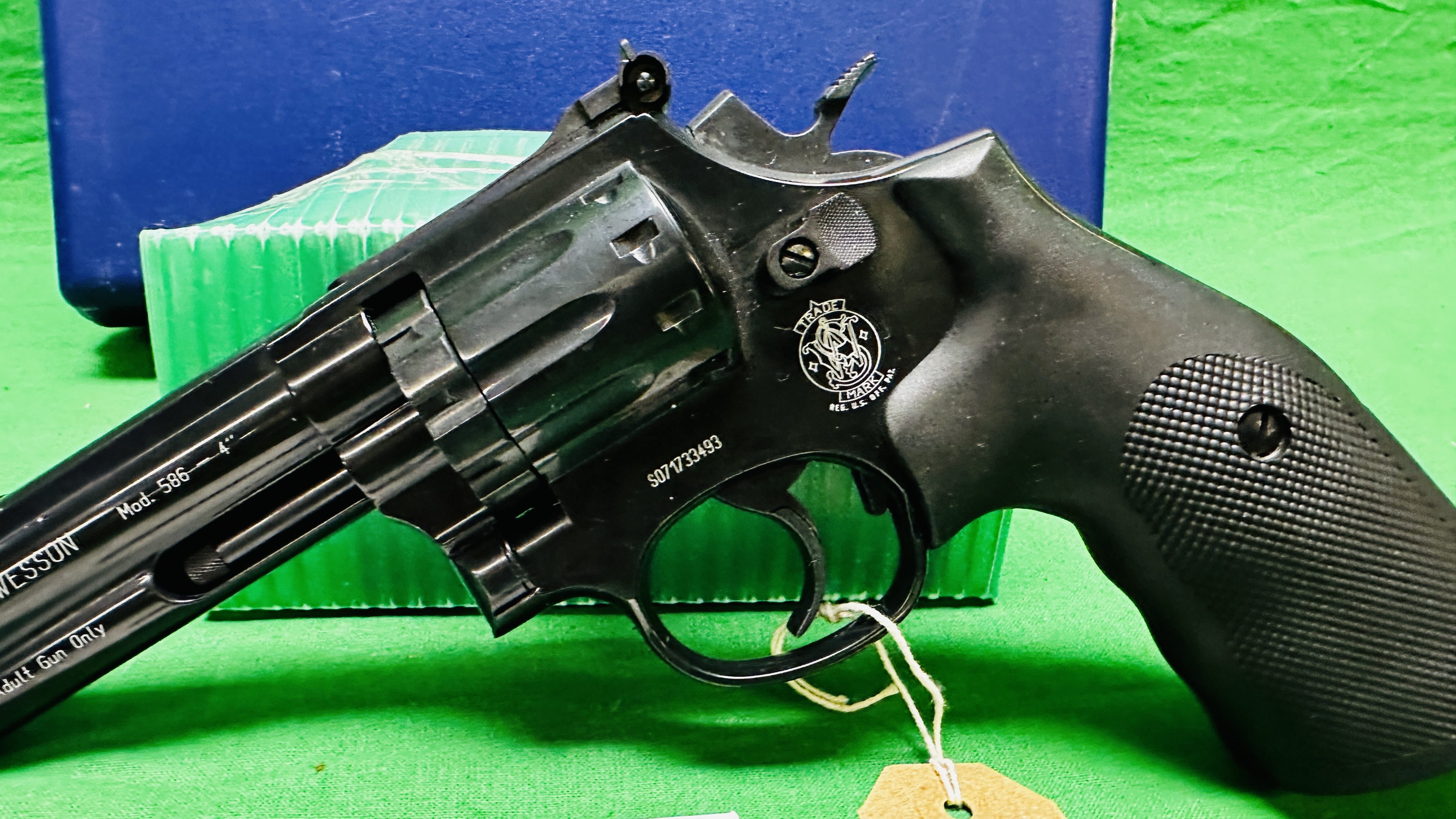 AN UMAREX SMITH & WESSON CO2 . - Image 4 of 12