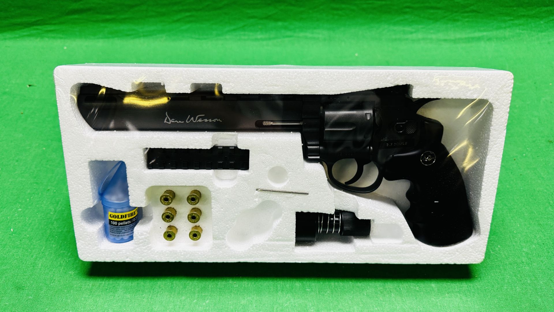 ASG DAN WESSON 8" Co2 6MM BB AIR GUN 6 SHOT REVOLVER - (ALL GUNS TO BE INSPECTED AND SERVICED BY - Image 3 of 6