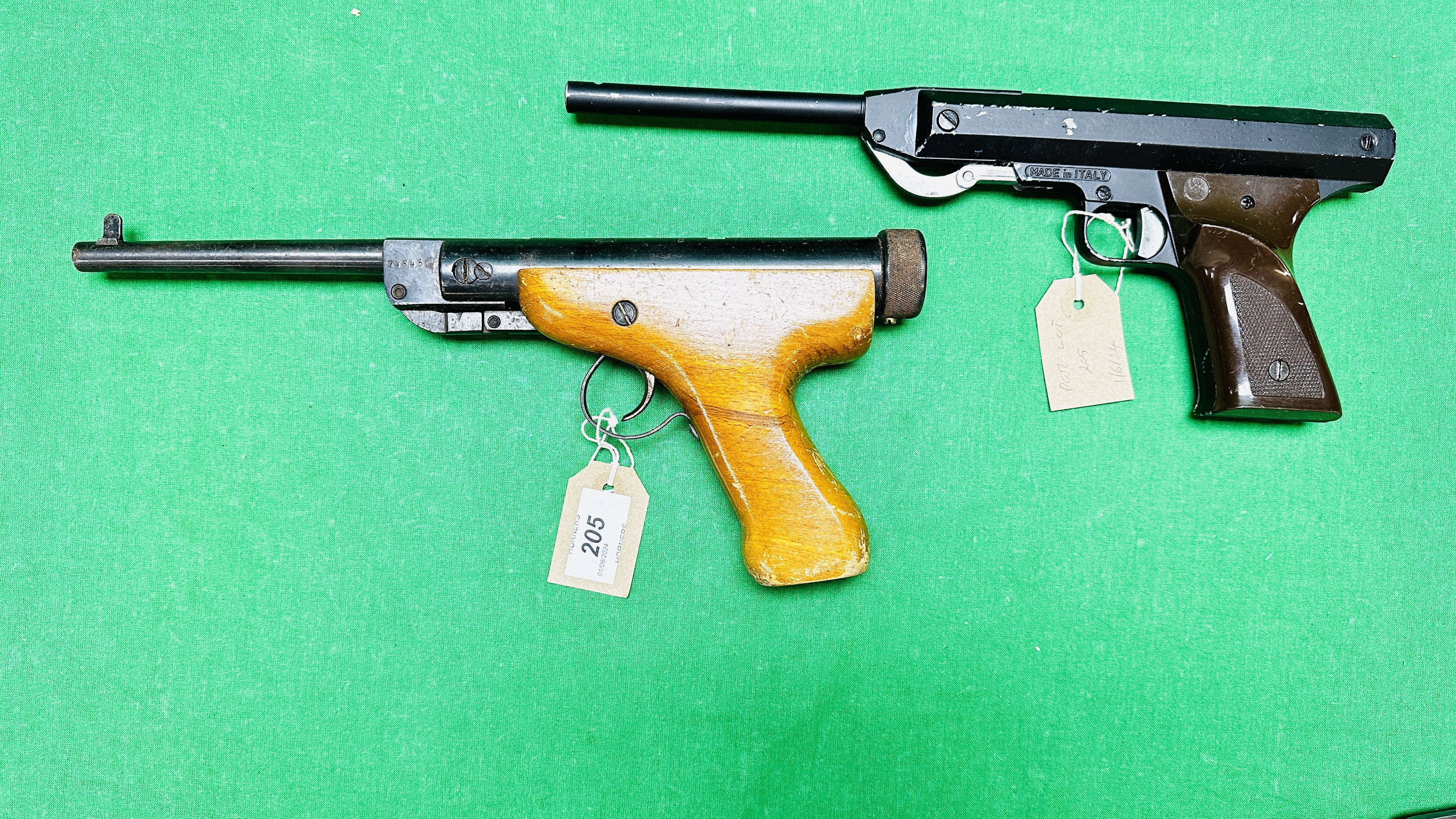 TWO VINTAGE AIR PISTOLS TO INCLUDE SLAVIA ZUP .177 CALIBRE AND ITALIAN RO71 .