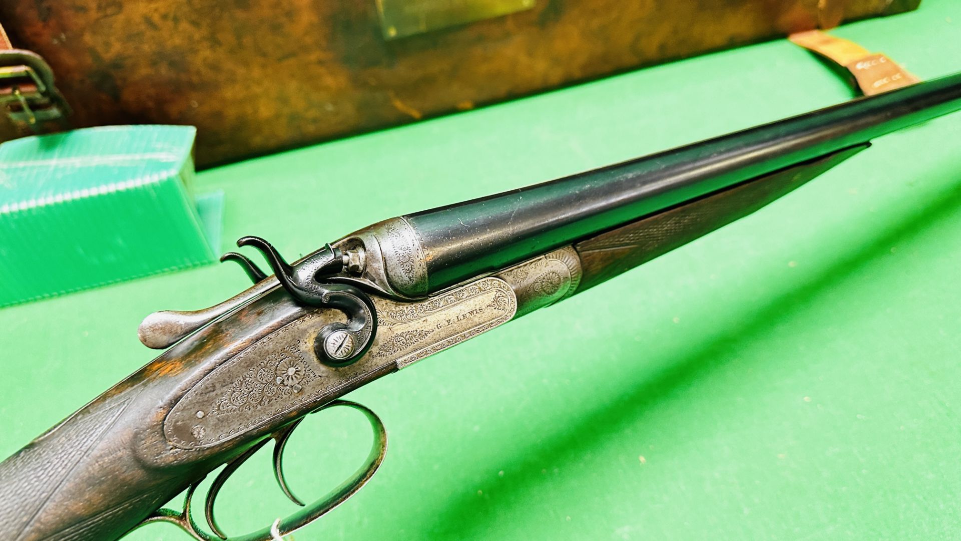 G E LEWIS 12 BORE SIDE BY SIDE HAMMER ACTION SHOTGUN, SIDELOCK, ENGRAVED SIDE PLATE, BARREL LENGTH . - Image 22 of 35