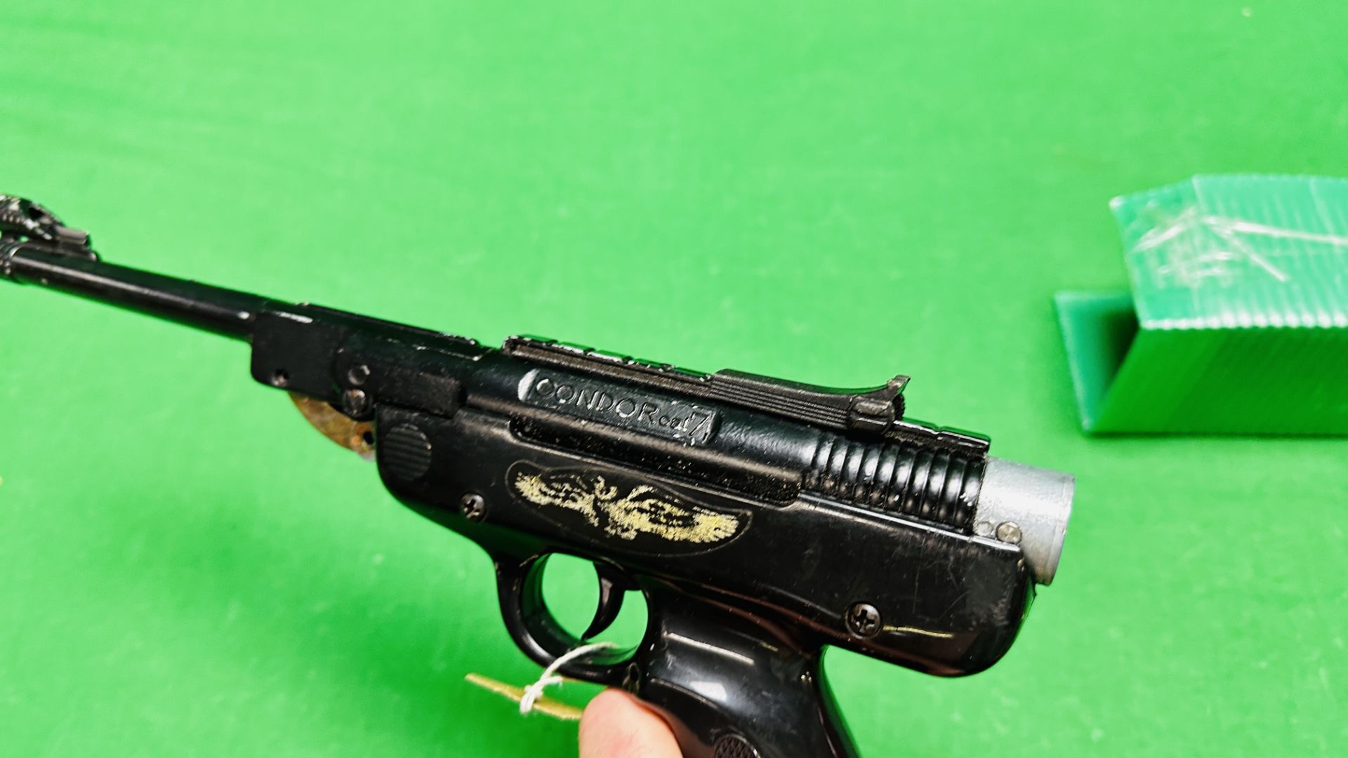 TWO VINTAGE AIR PISTOLS TO INCLUDE FRENCH MANU ARM .22 CALIBRE BREAK BARREL AND ITALIAN CONDOR . - Image 7 of 10