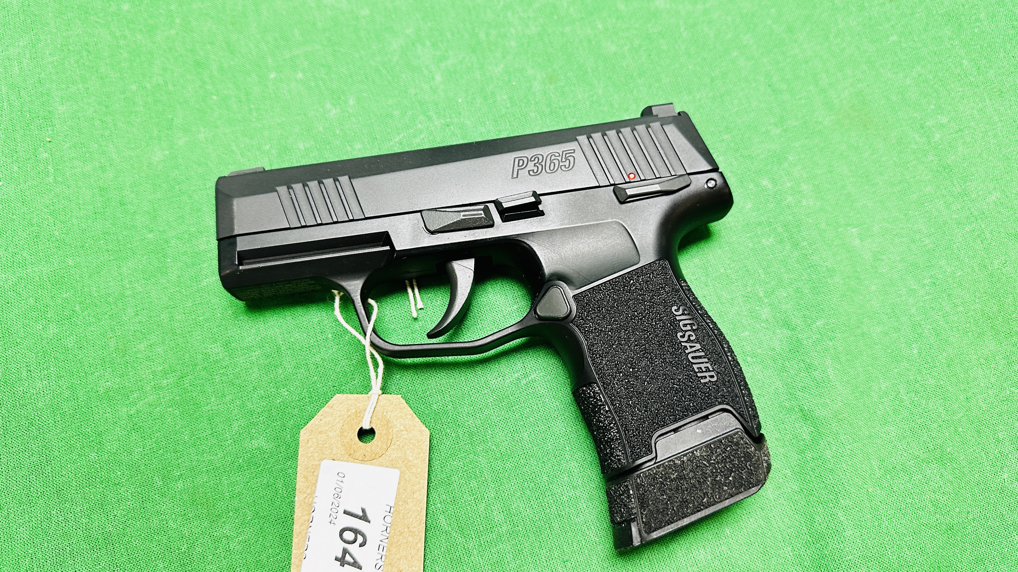 SIG SAUER P365 Co2 BB AIR PISTOL (BOXED) - (ALL GUNS TO BE INSPECTED AND SERVICED BY QUALIFIED - Image 4 of 7