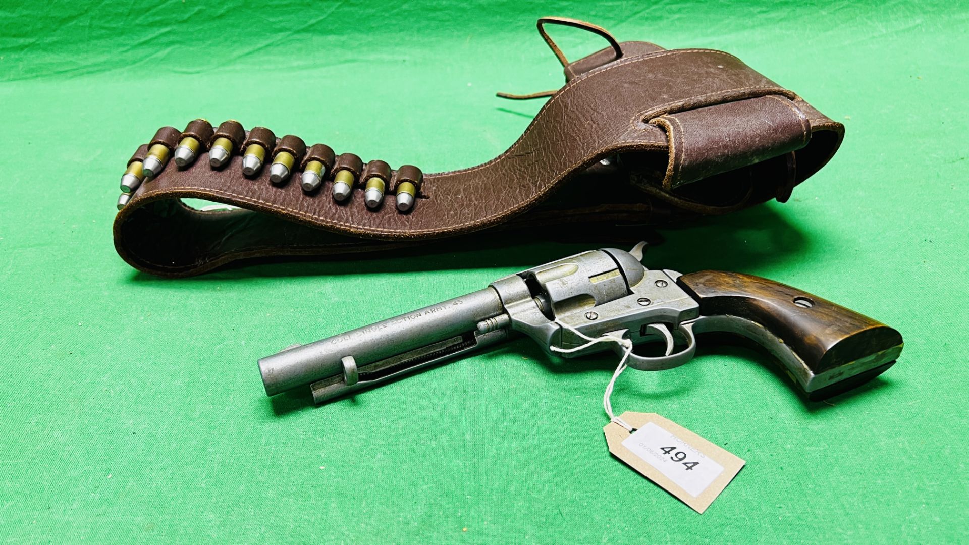 A WESTERN STYLE REPLICA REVOLVER WITH LEATHER HOLSTER AND ACCESSORIES - (ALL GUNS TO BE INSPECTED