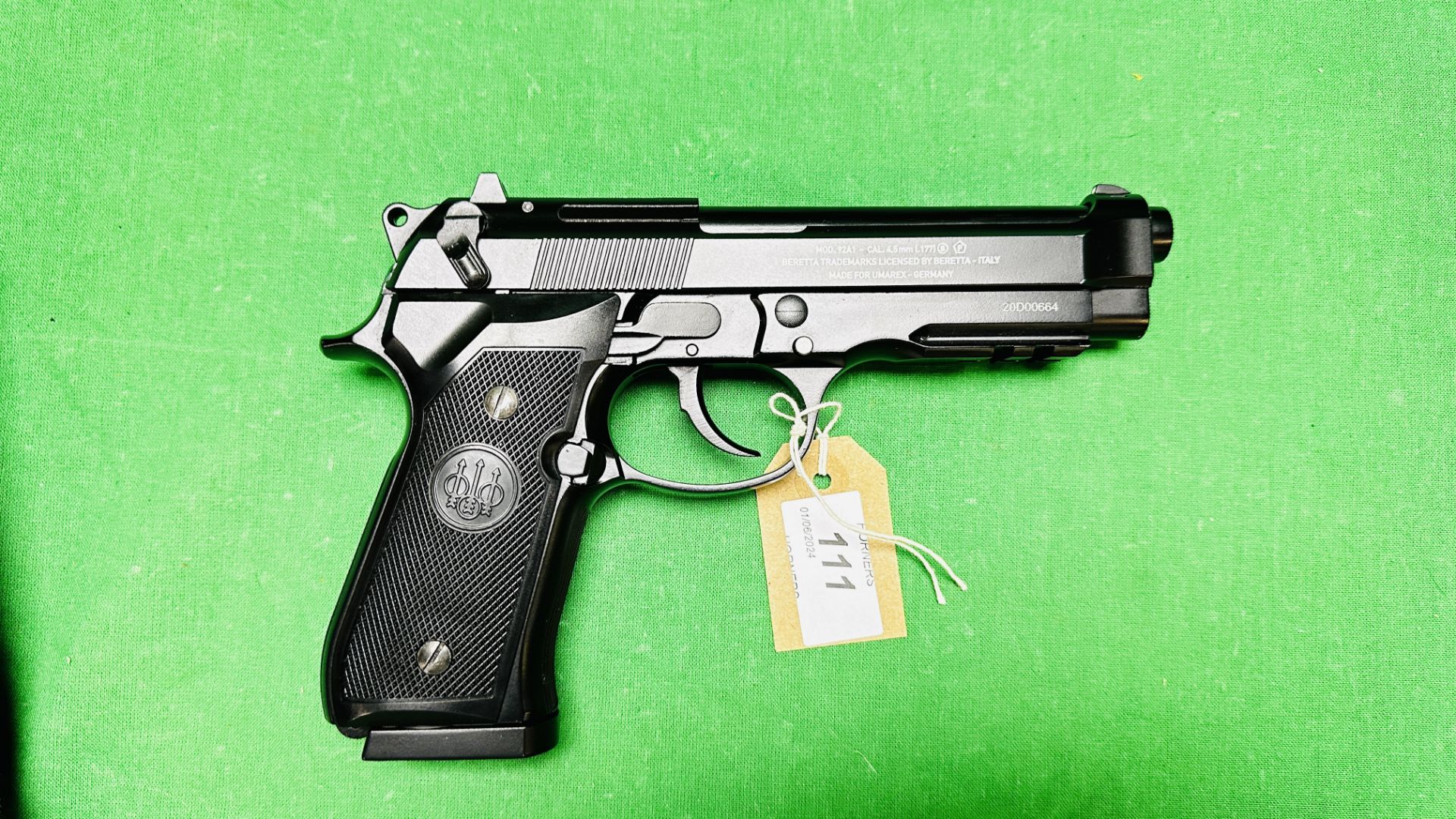 PIETRO BERETTA MOD 92 A1 18 ROUND CO2 BLOW BACK STEEL BB AIR PISTOL COMPLETE WITH ORIGINAL BOX, - Image 10 of 18