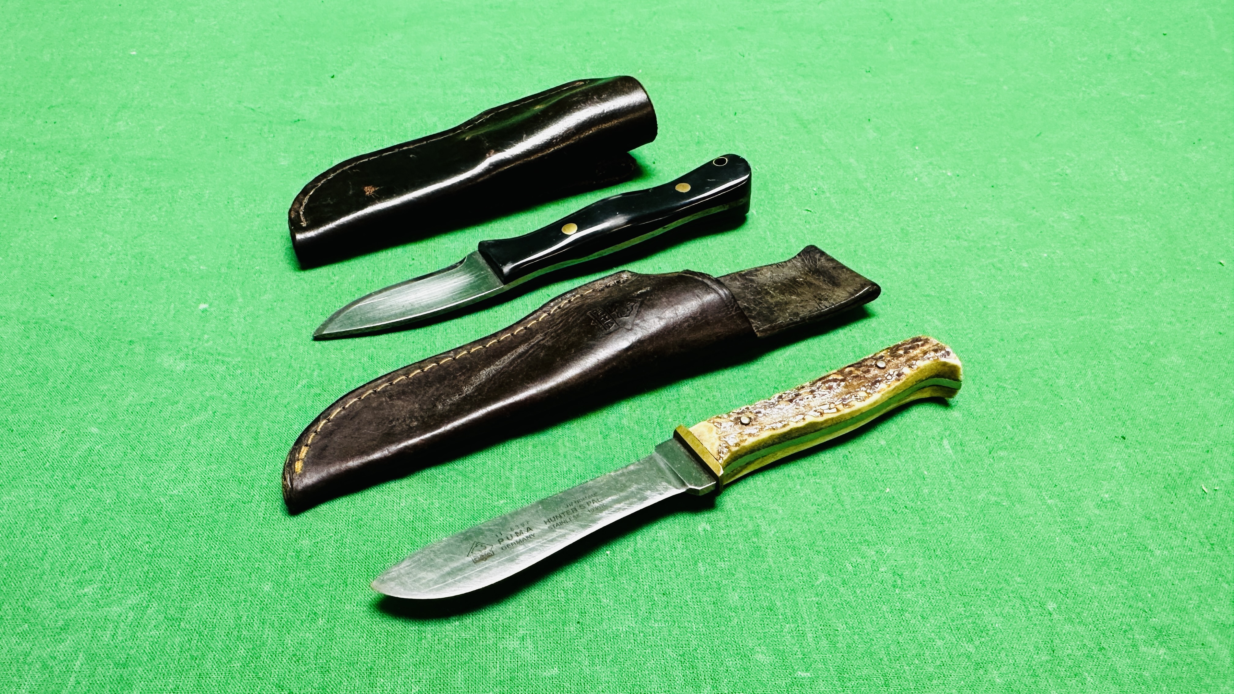 TWO VINTAGE HUNTERS KNIVES IN SHEATHS TO INCLUDE PUMA HUNTERS PAL AND BENIE GARLAND - NO POSTAGE OR