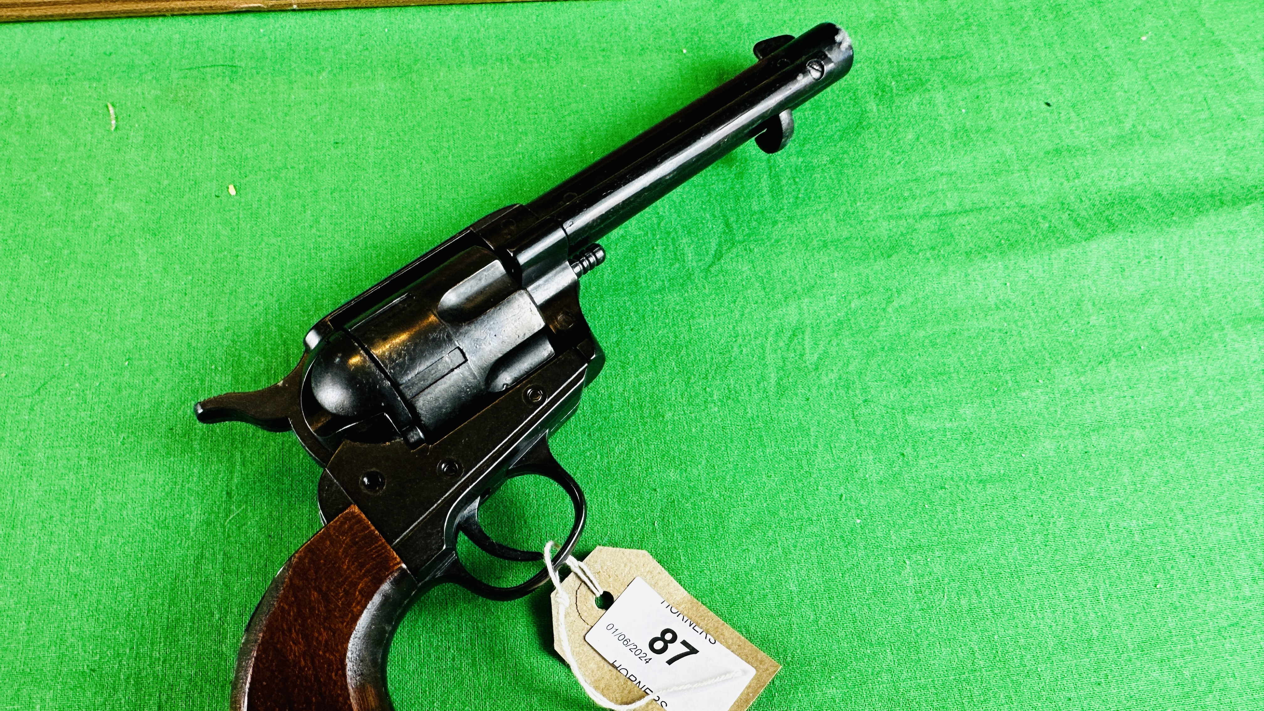 FAST DRAW SINGLE ACTION "ARMY 45" REPLICA REVOLVER (BOXED) - (ALL GUNS TO BE INSPECTED AND SERVICED - Bild 7 aus 17