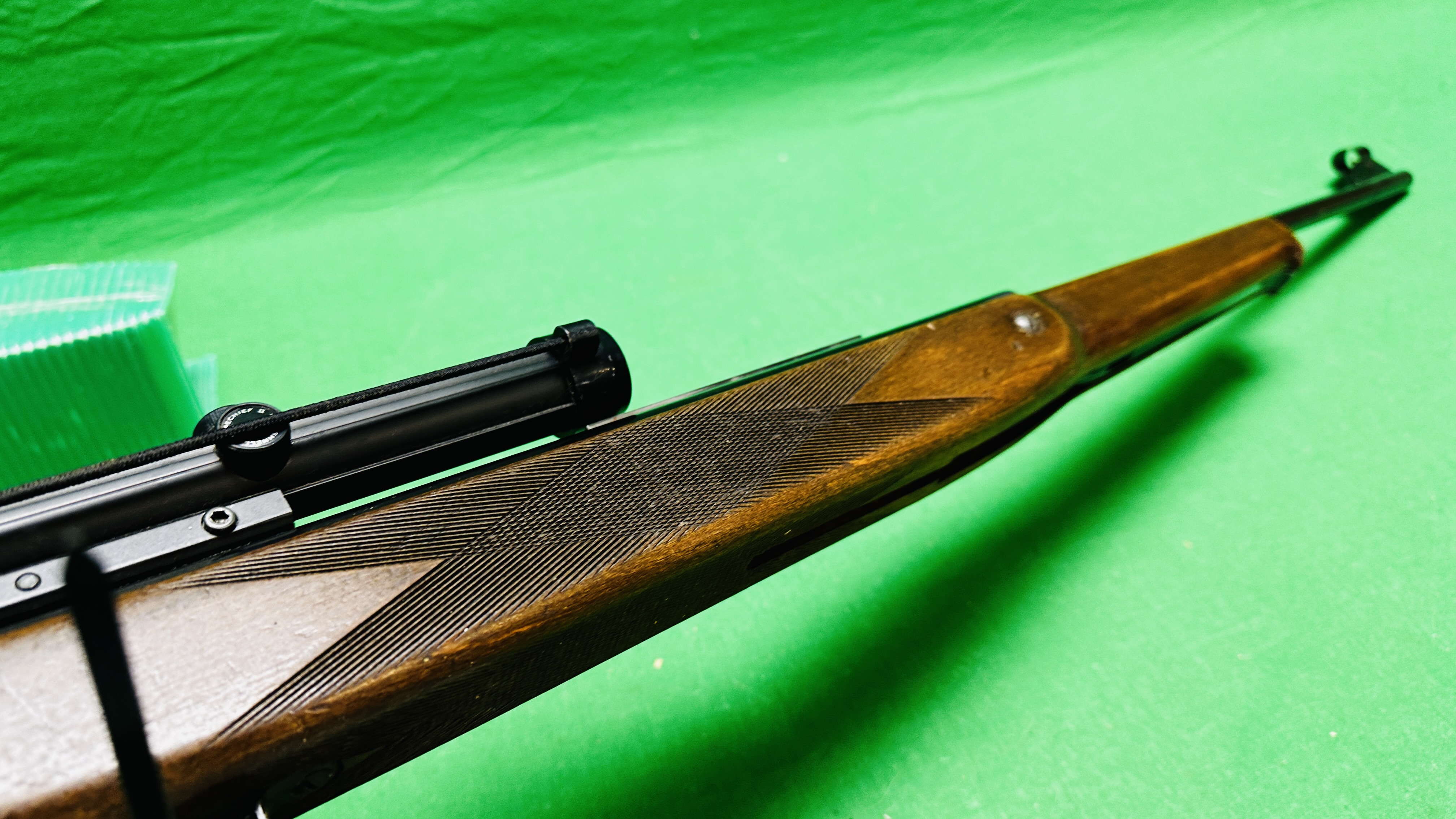 AN ORIGINAL MOD 50 UNDERLEVER AIR RIFLE FITTED WITH BUSHNELL 4 POWER SCOPE - (ALL GUNS TO BE - Image 15 of 15