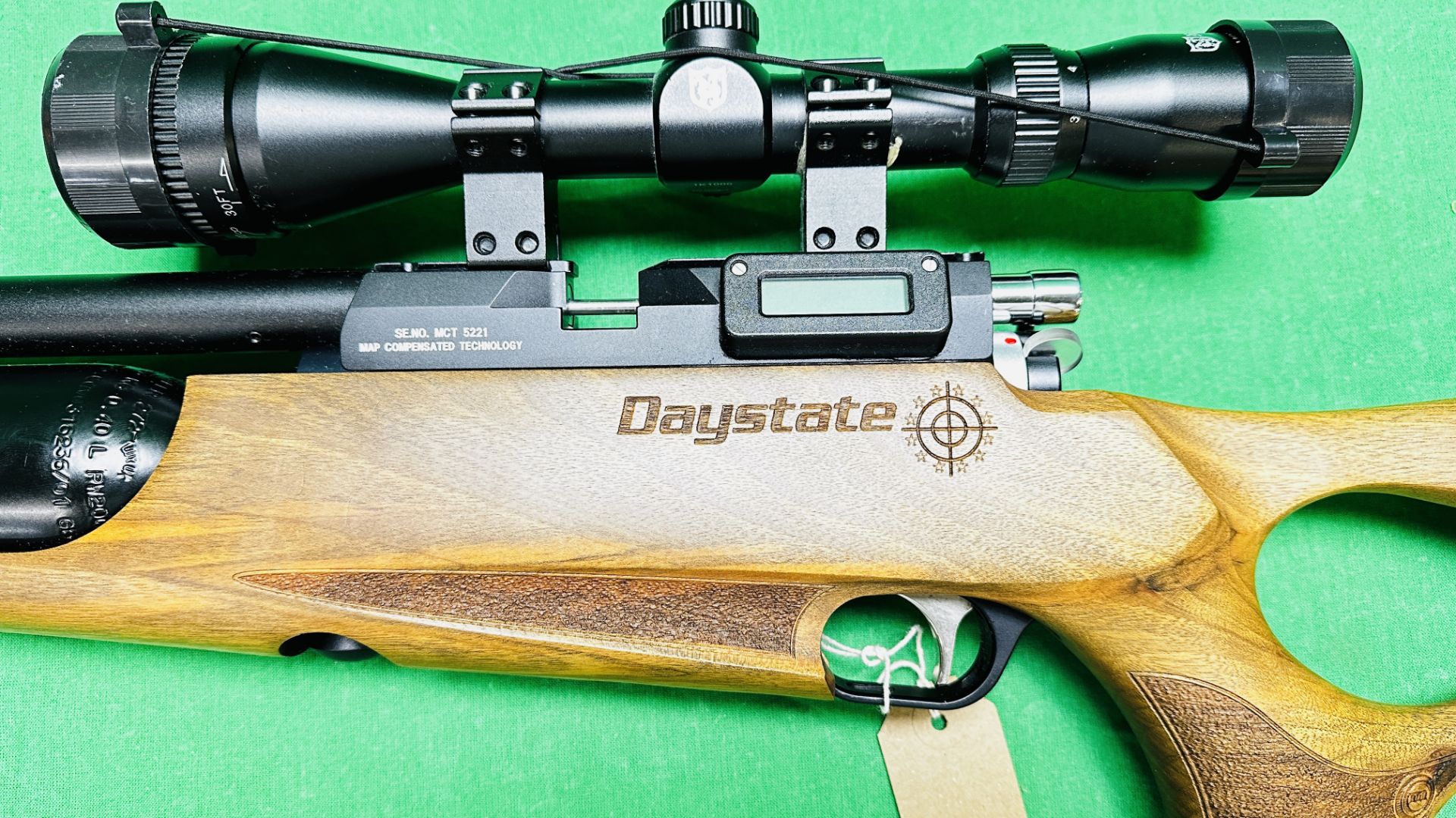 DAYSTATE AIRWOLF MCT DIGITAL PCP MULTI SHOT AIR RIFLE COMPLETE WITH 4 10 SHOT MAGAZINES, - Image 15 of 25