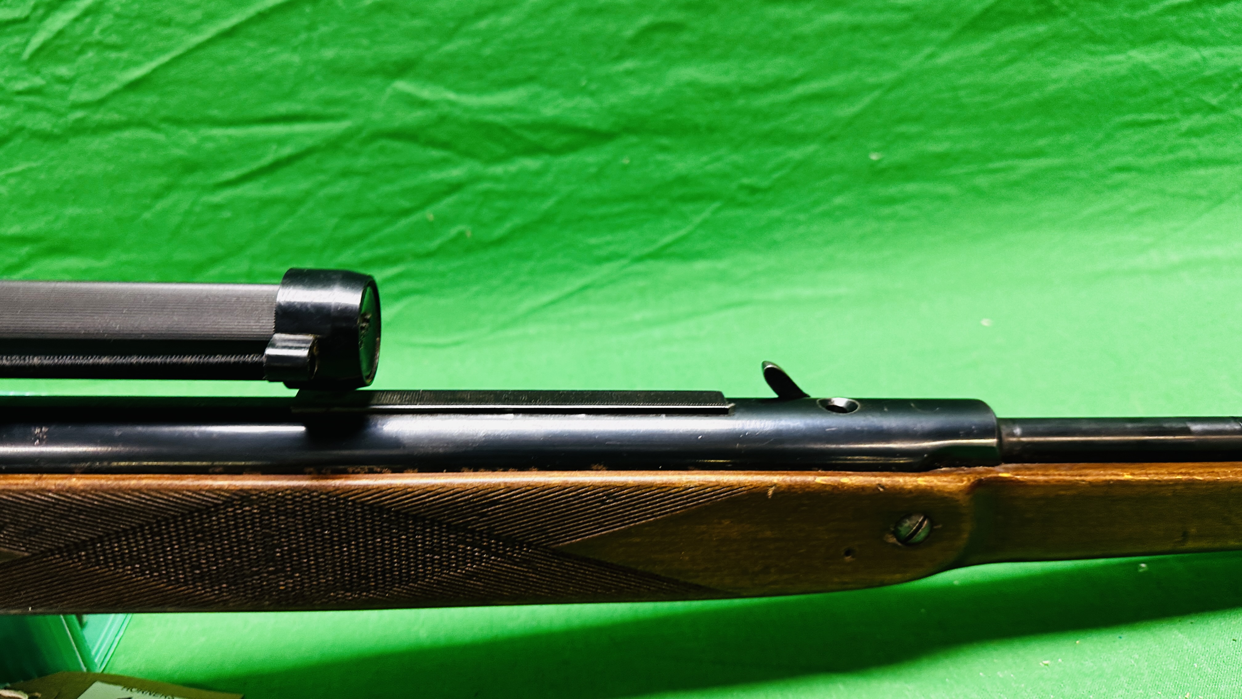 AN ORIGINAL MOD 50 UNDERLEVER AIR RIFLE FITTED WITH BUSHNELL 4 POWER SCOPE - (ALL GUNS TO BE - Image 6 of 15