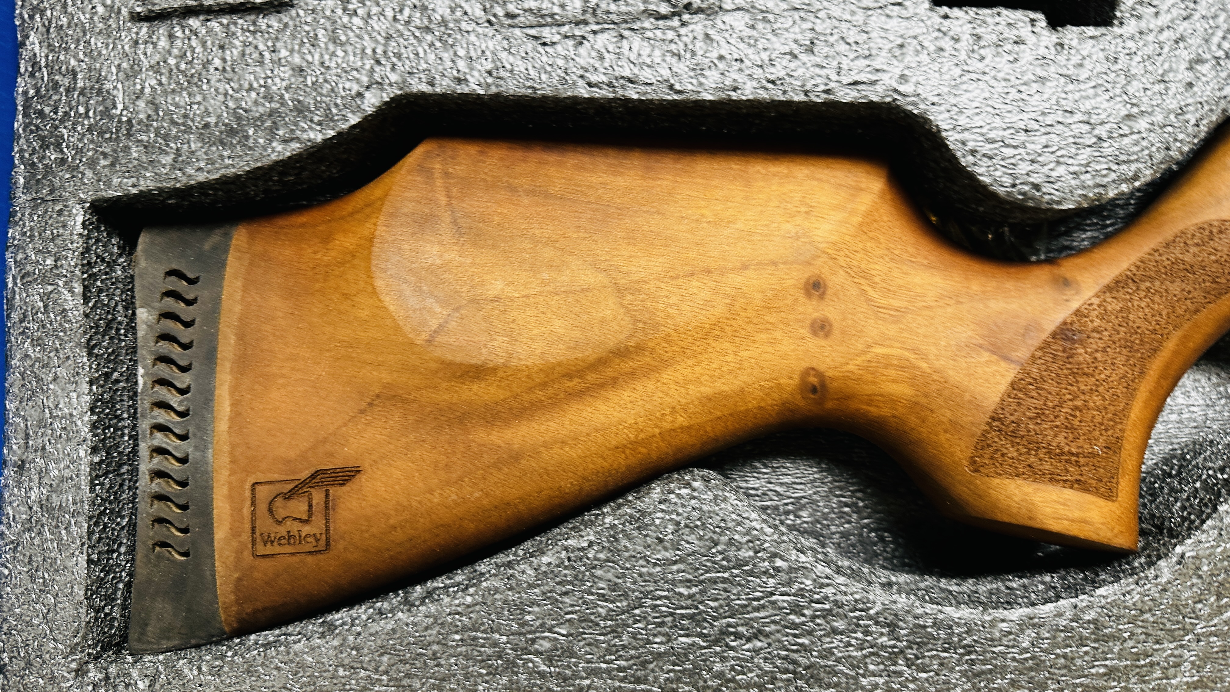 WEBLEY RAIDER 12 . - Image 3 of 9